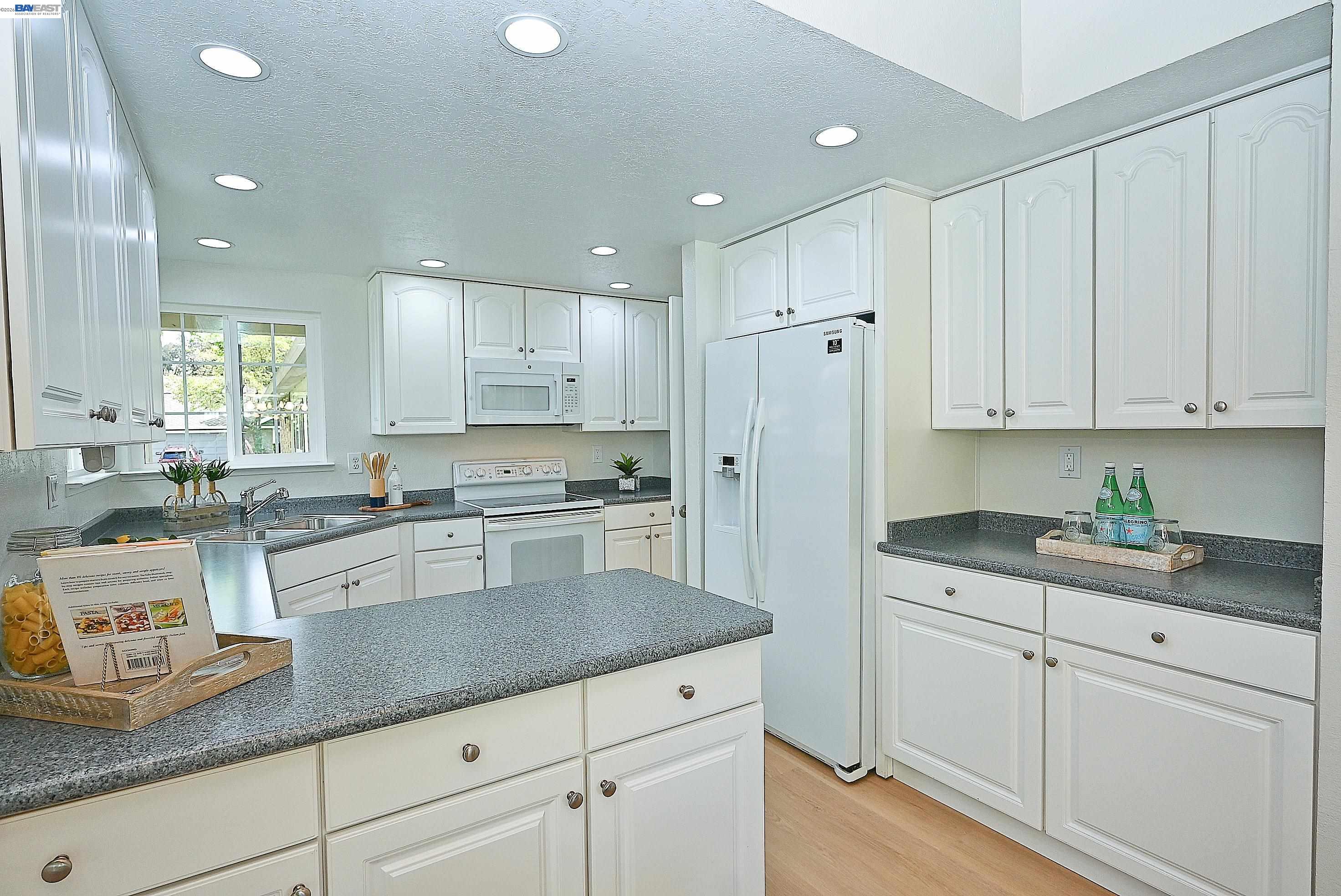 Photo #15: 41132222 Listing: Photo #15