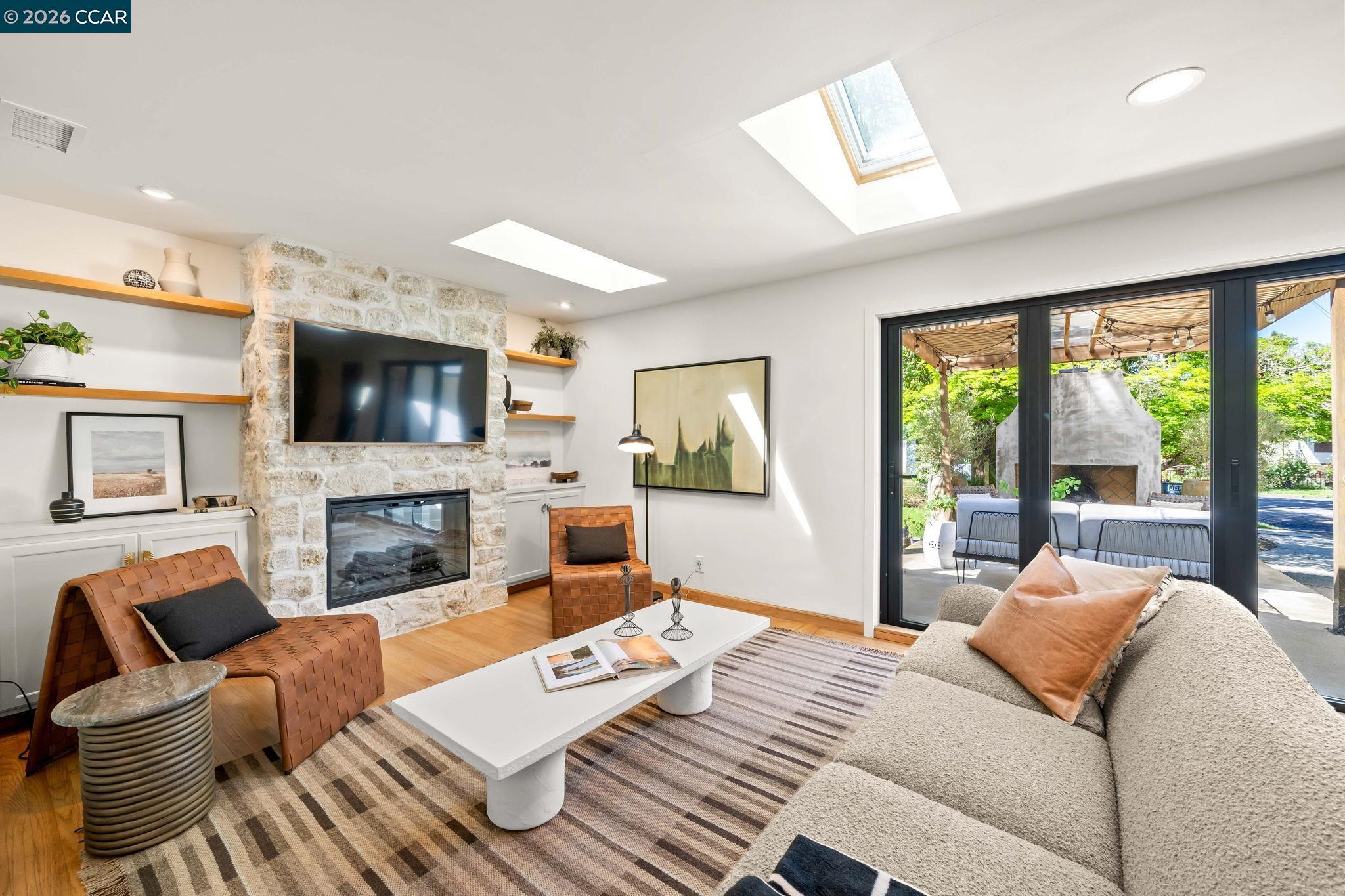 Front Image Thumbnail for CC41132235