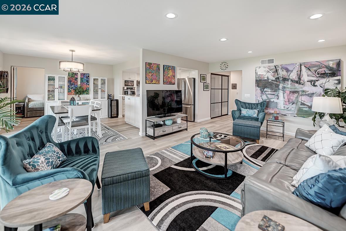 Photo #8: 41132262 Listing: Photo #8