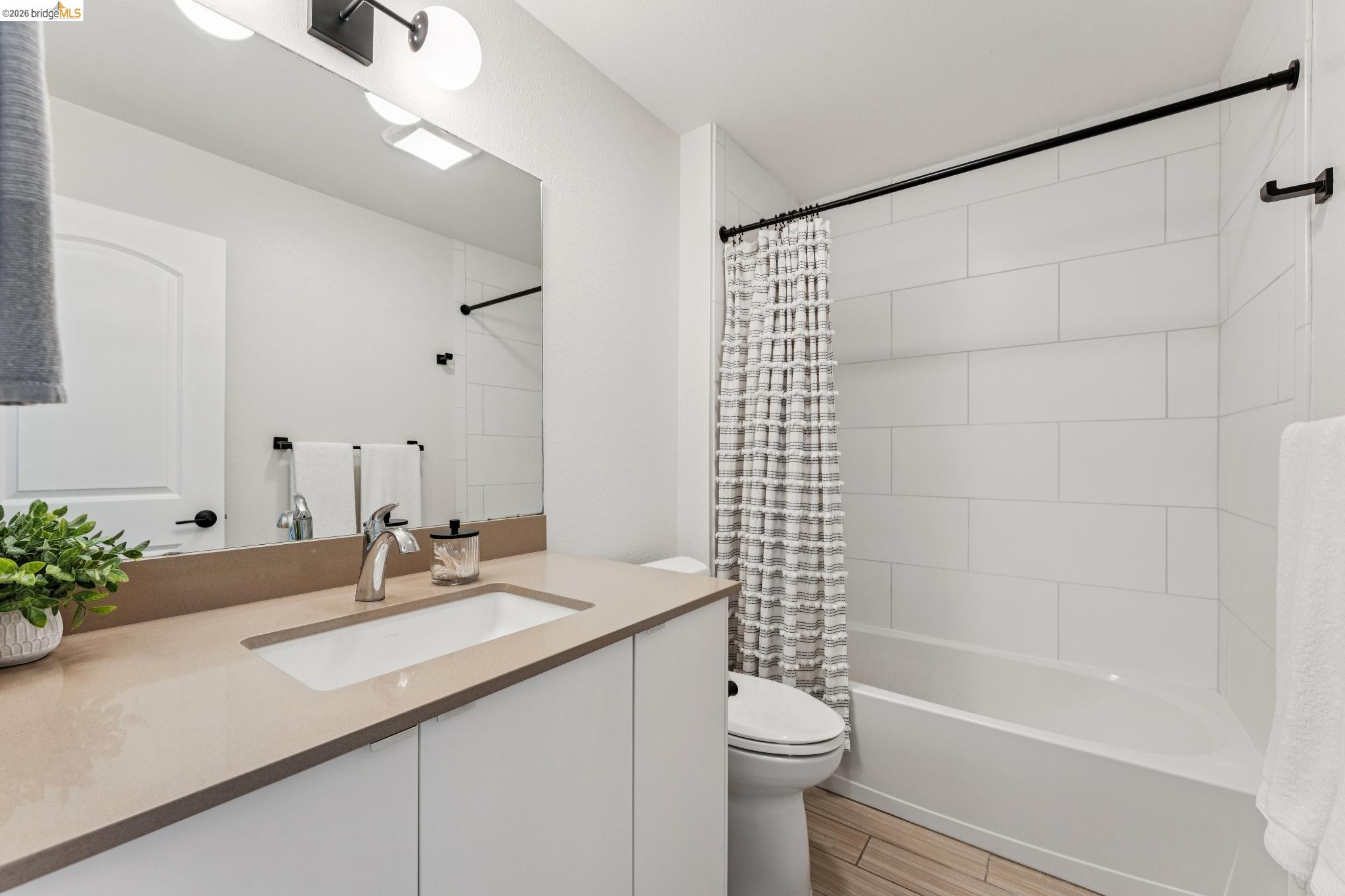 194 Lakeshore Ct, Richmond CA 94804 — photo 17