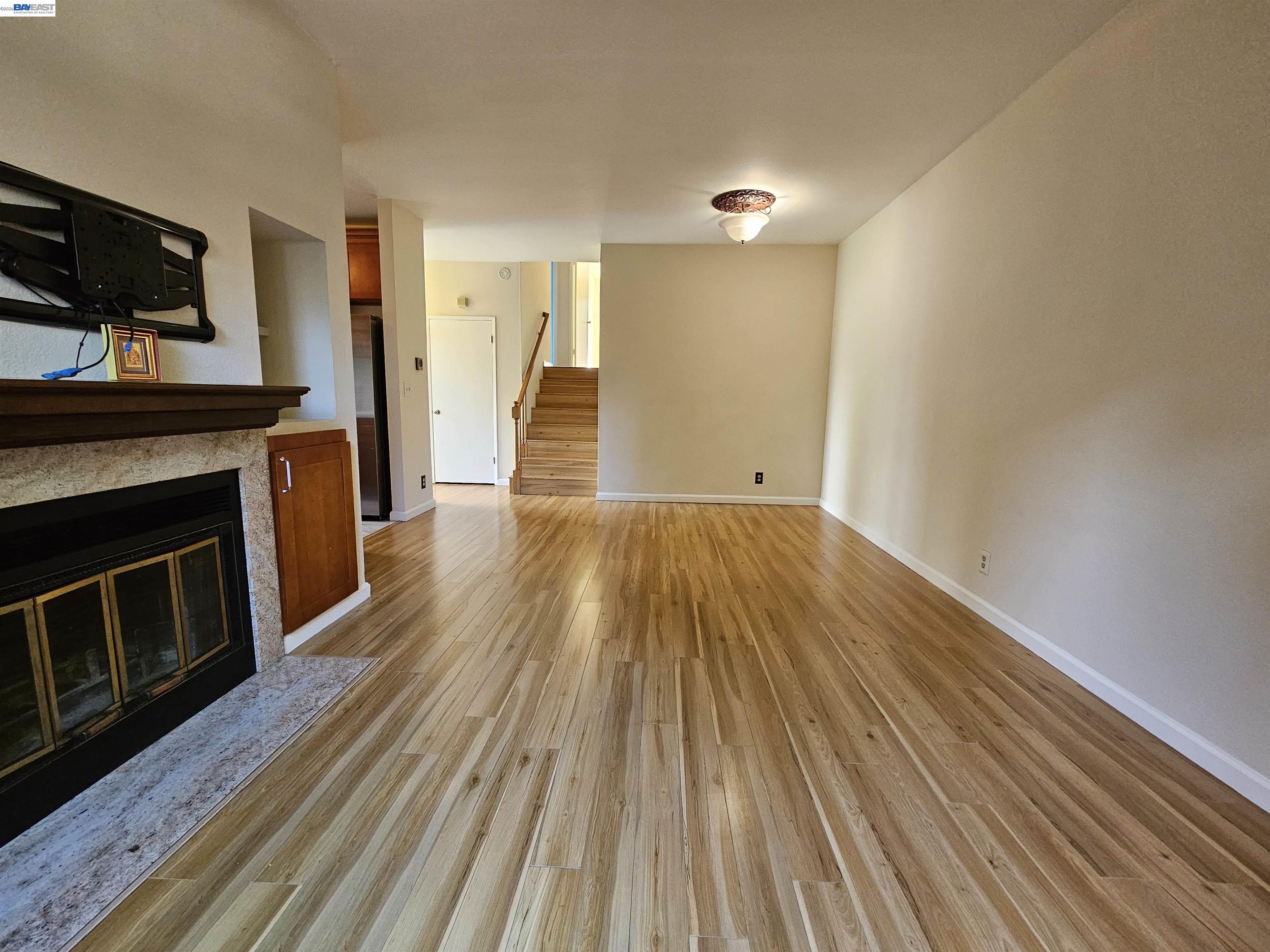 Photo #2: 41132290 Listing: Photo #2