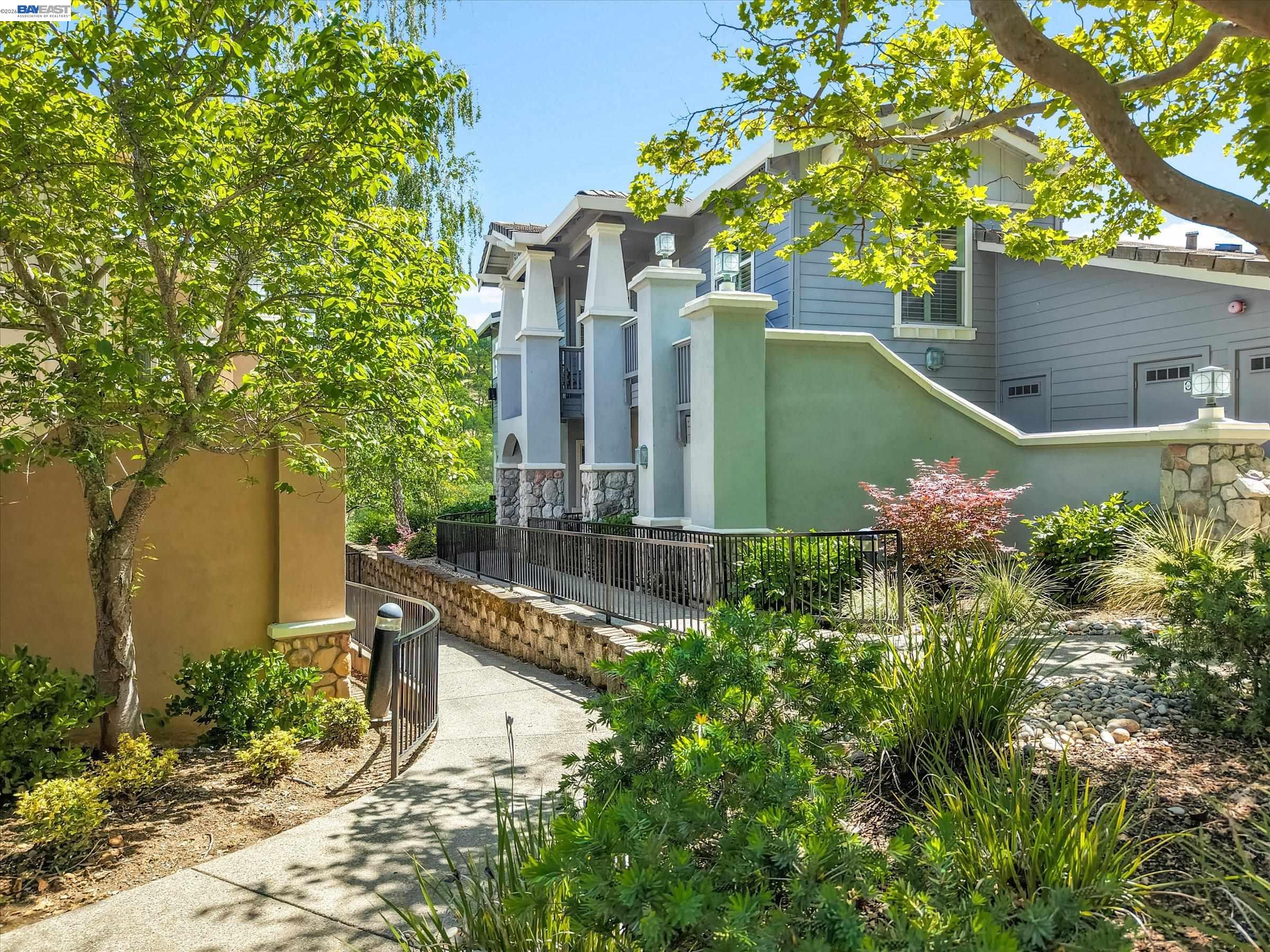 Photo #2: 41132298 Listing: Photo #2