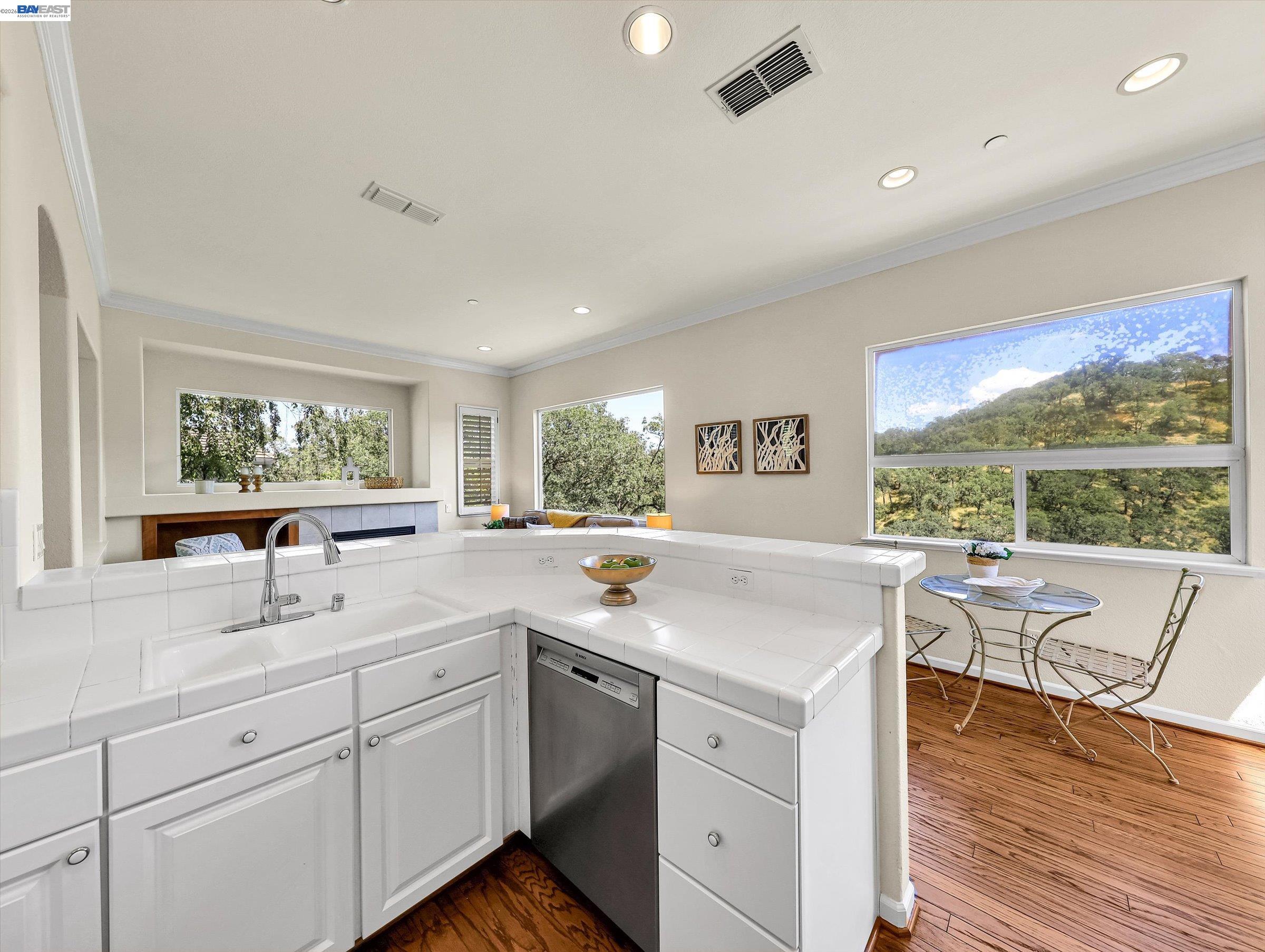 Photo #11: 41132298 Listing: Photo #11