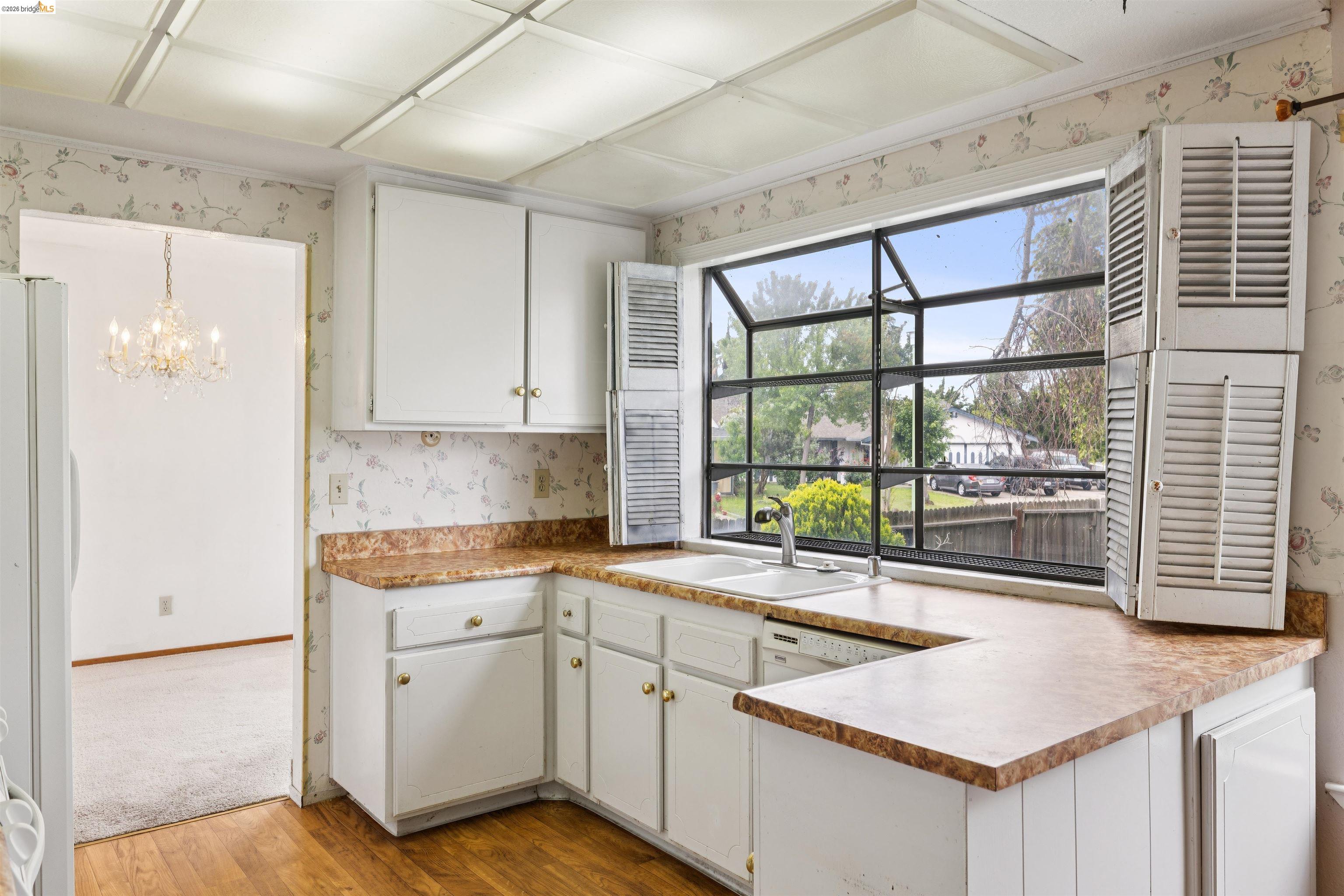 7360 Meadowgate Dr, Sacramento CA 95823 — photo 8