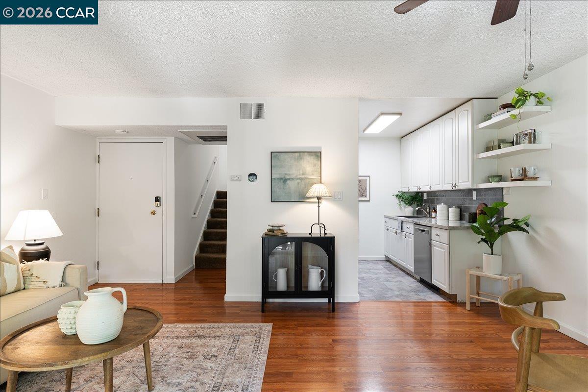 Photo #2: 41132313 Listing: Photo #2