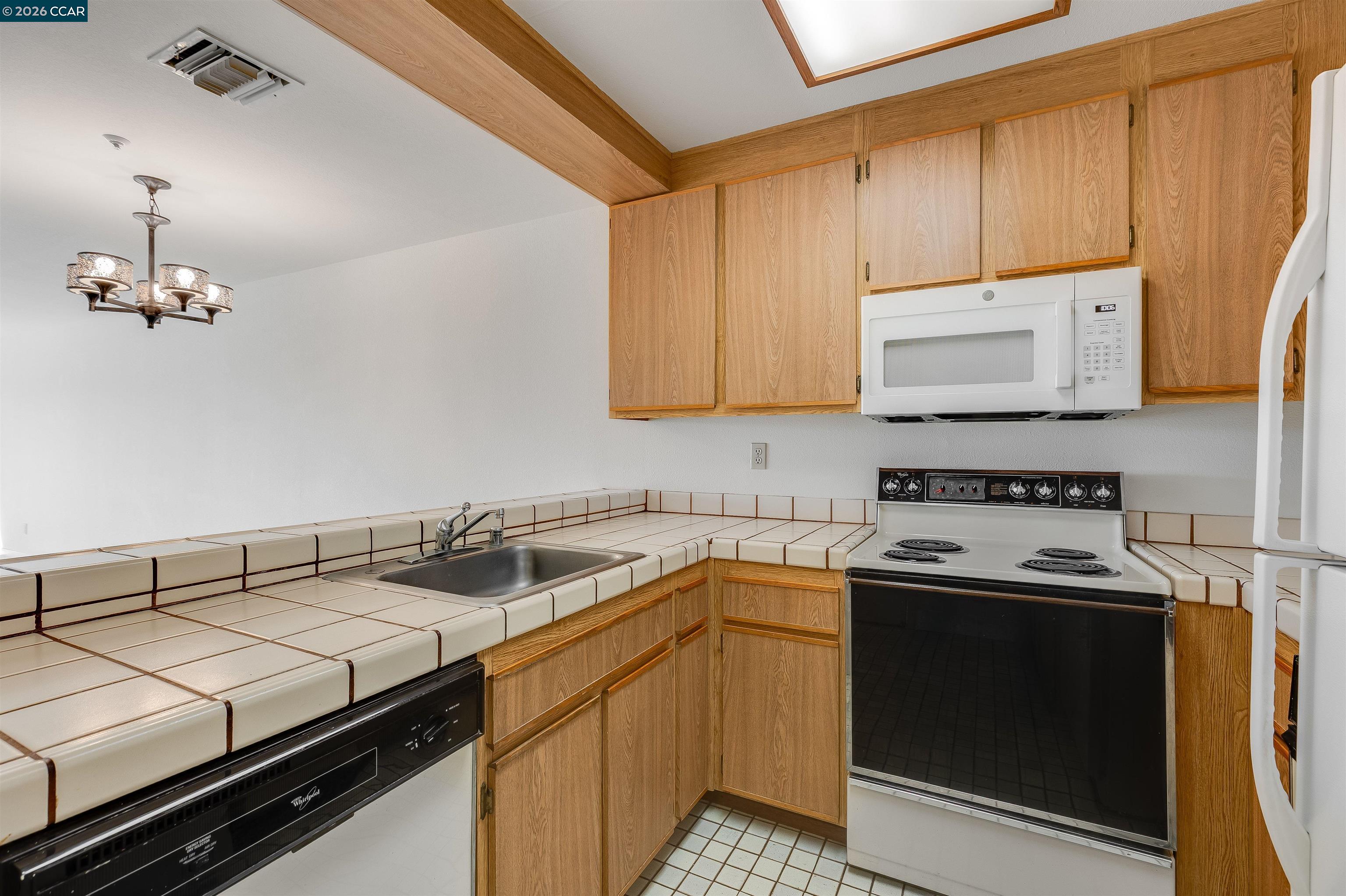 Photo #8: 41132316 Listing: Photo #8