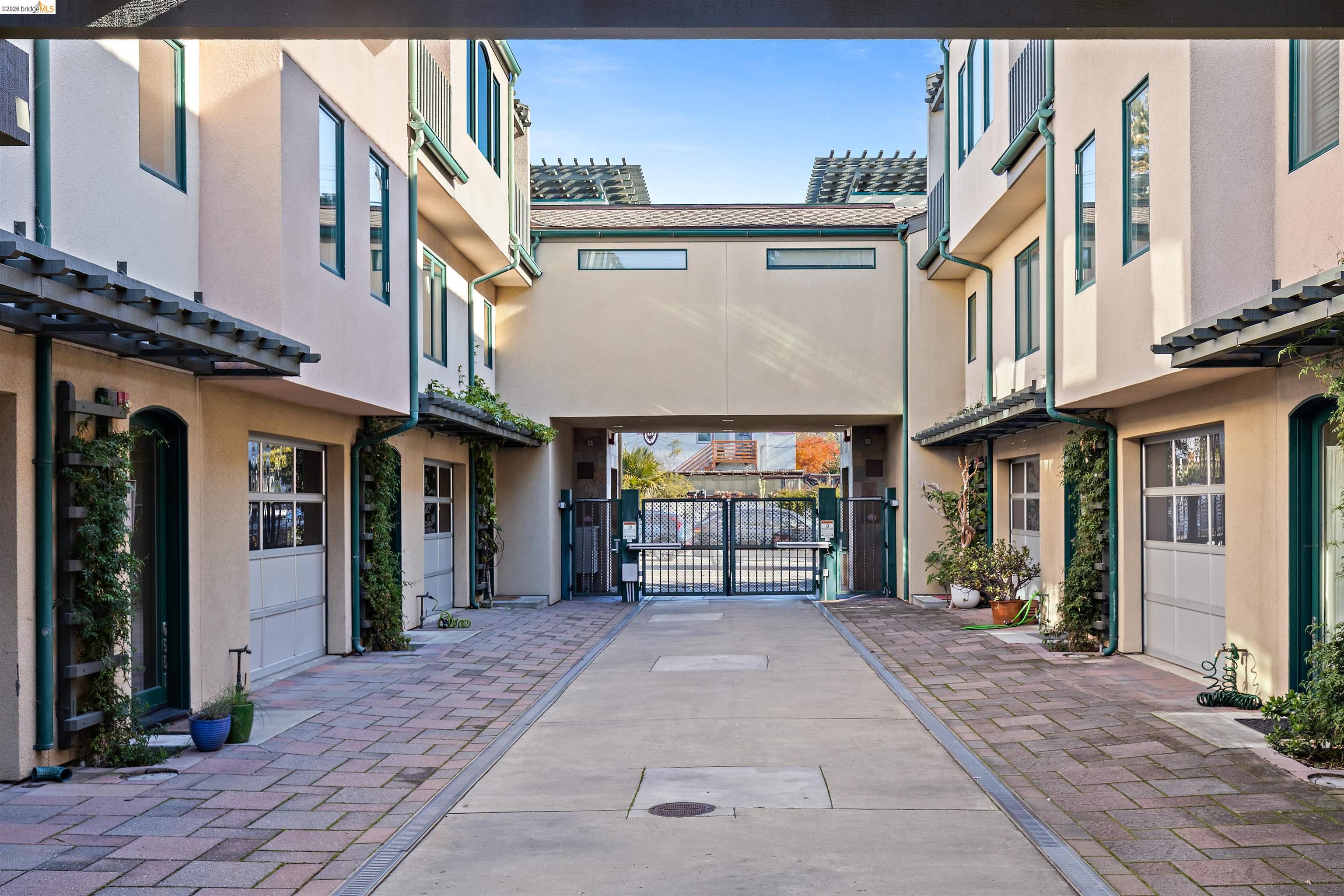 Photo #4: 41132338 Listing: Photo #4