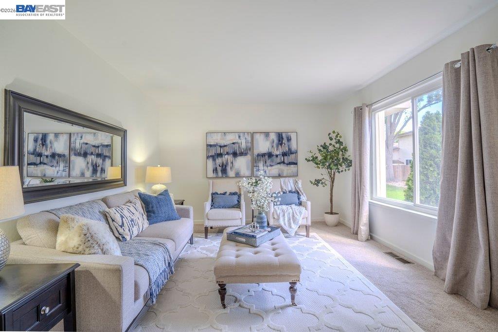 Photo #2: 41132373 Listing: Photo #2