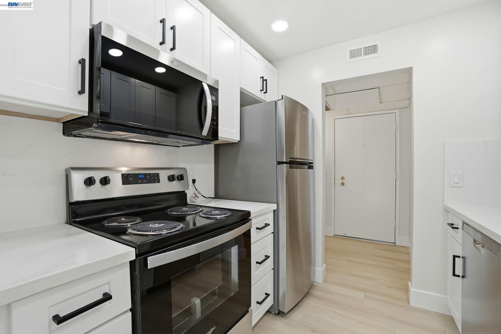 Photo #12: 41132389 Listing: Photo #12