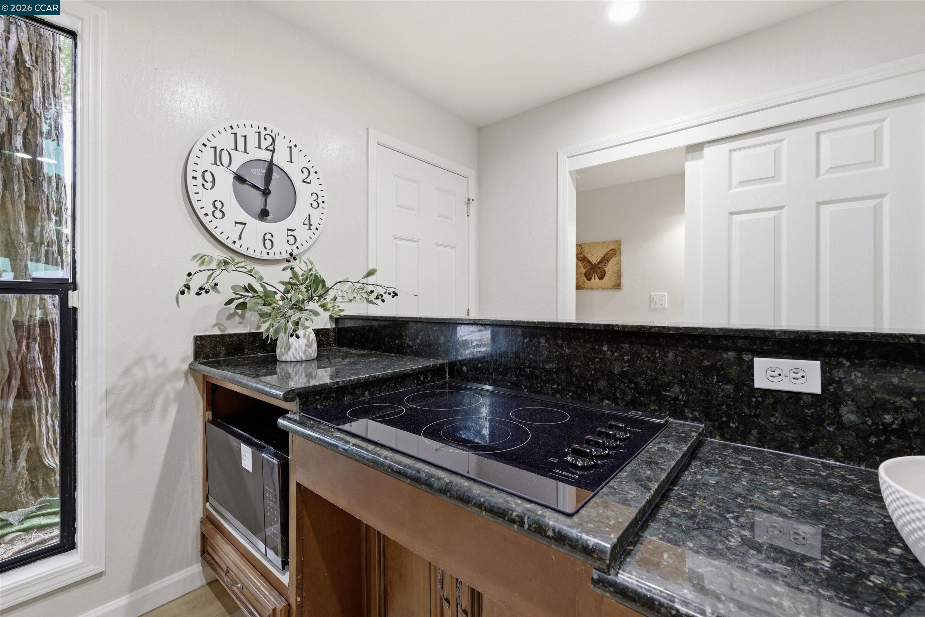 Photo #12: 41132405 Listing: Photo #12