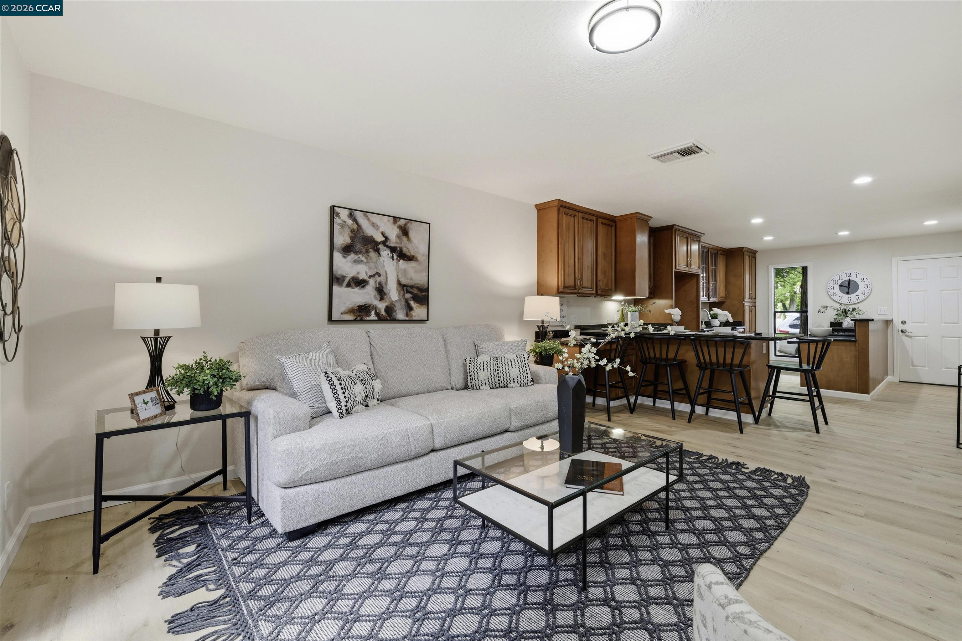 Photo #8: 41132405 Listing: Photo #8