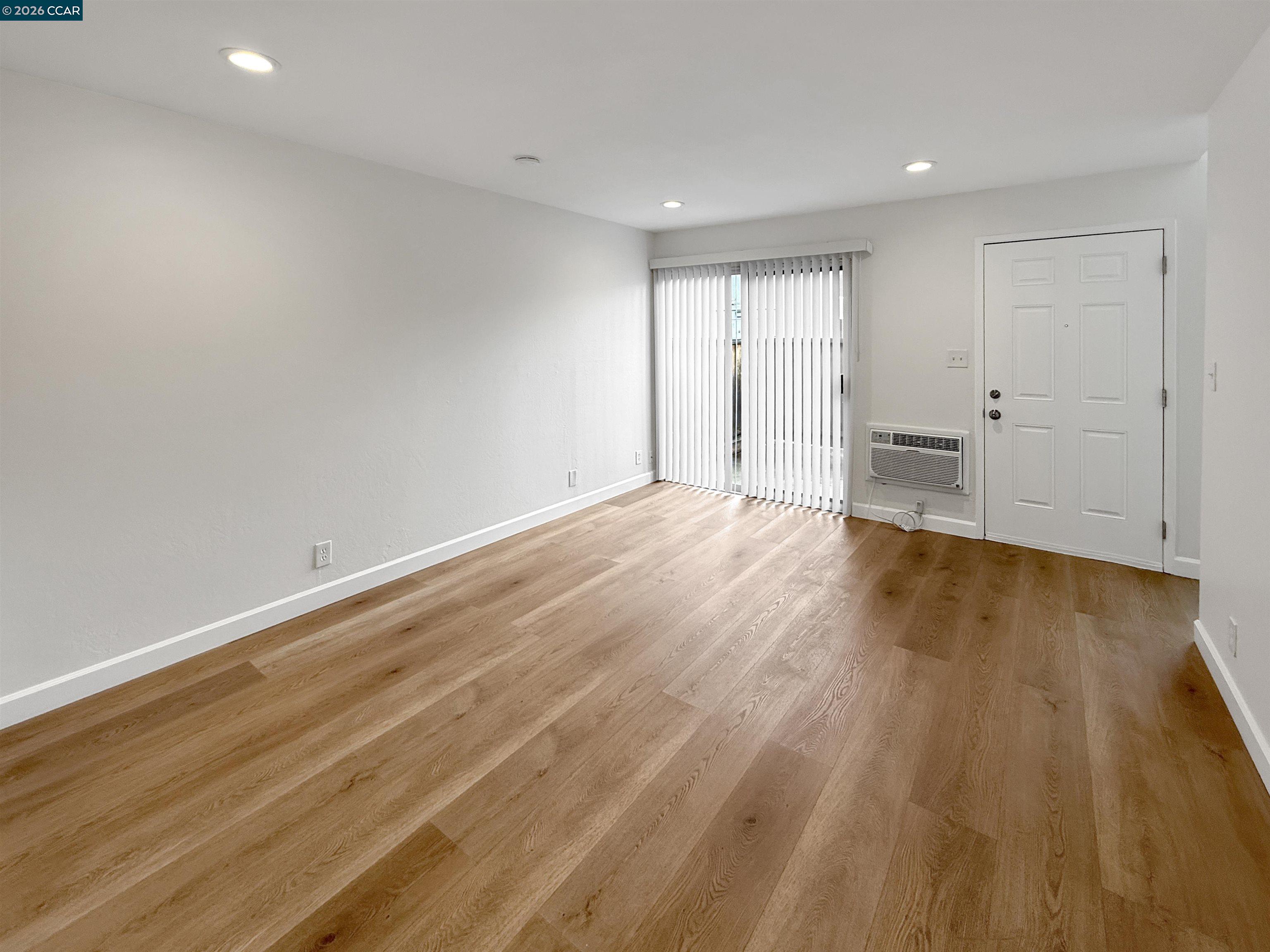 Photo #3: 41132409 Listing: Photo #3