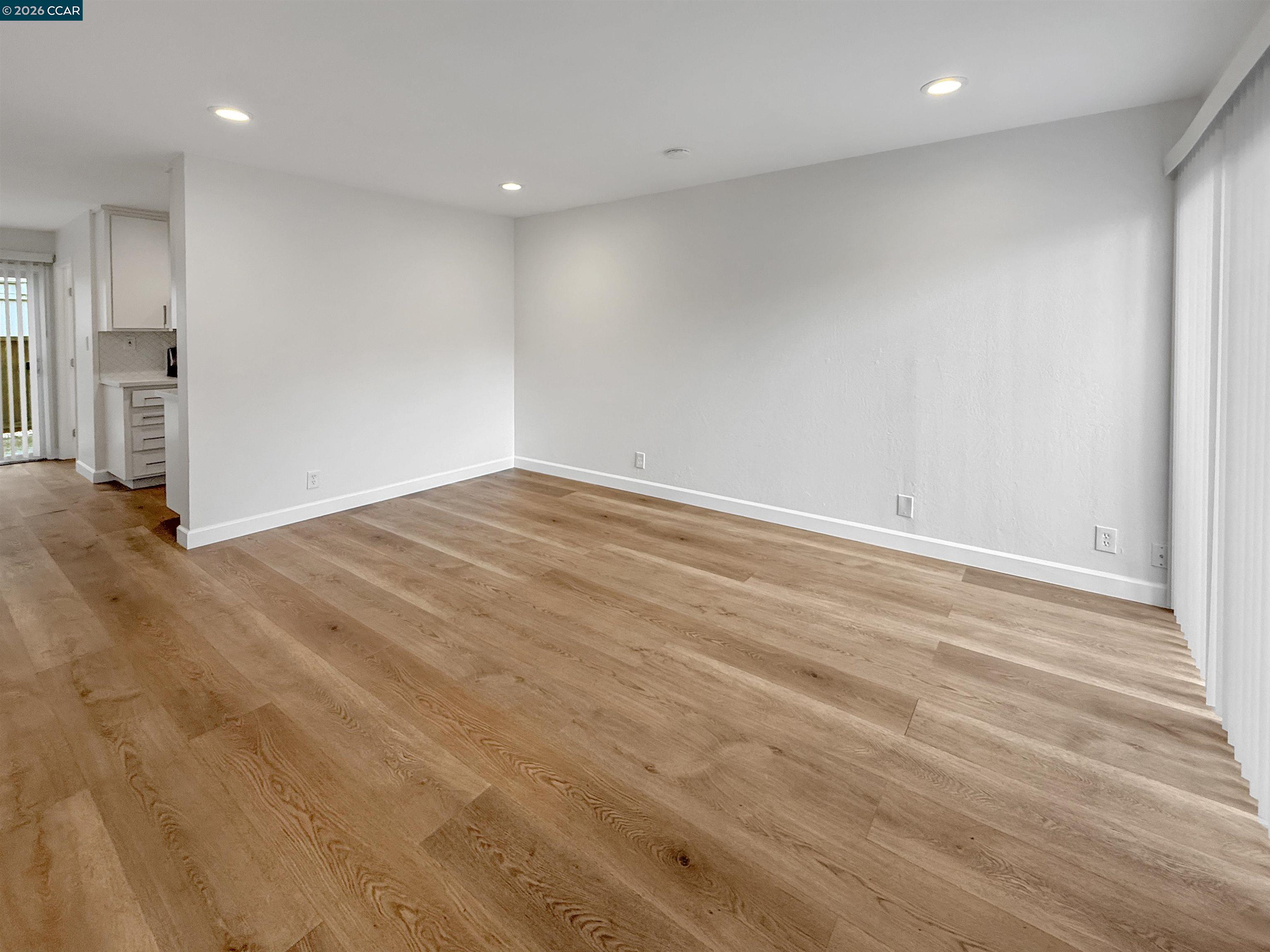 Photo #4: 41132409 Listing: Photo #4