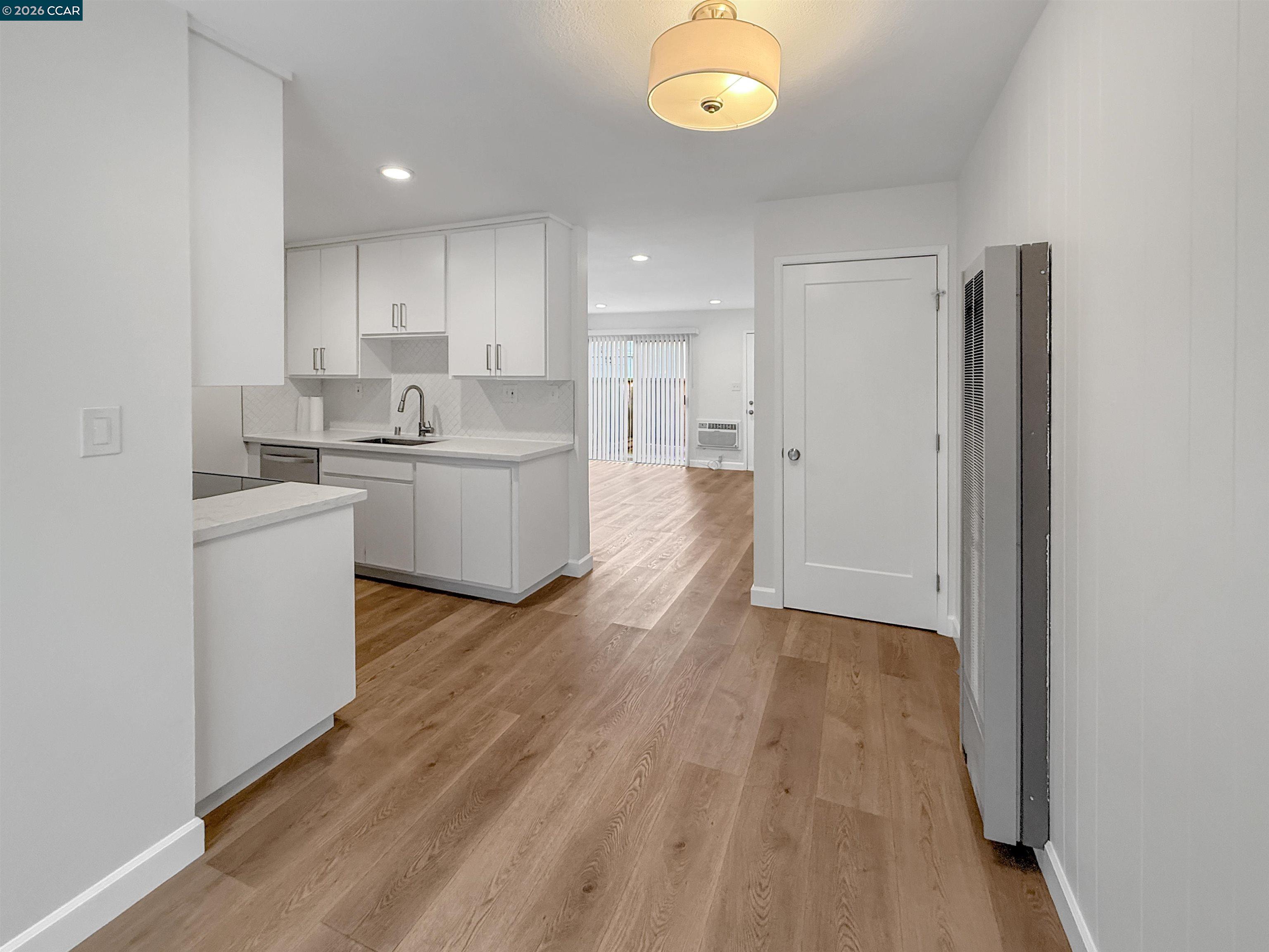 Photo #7: 41132409 Listing: Photo #7