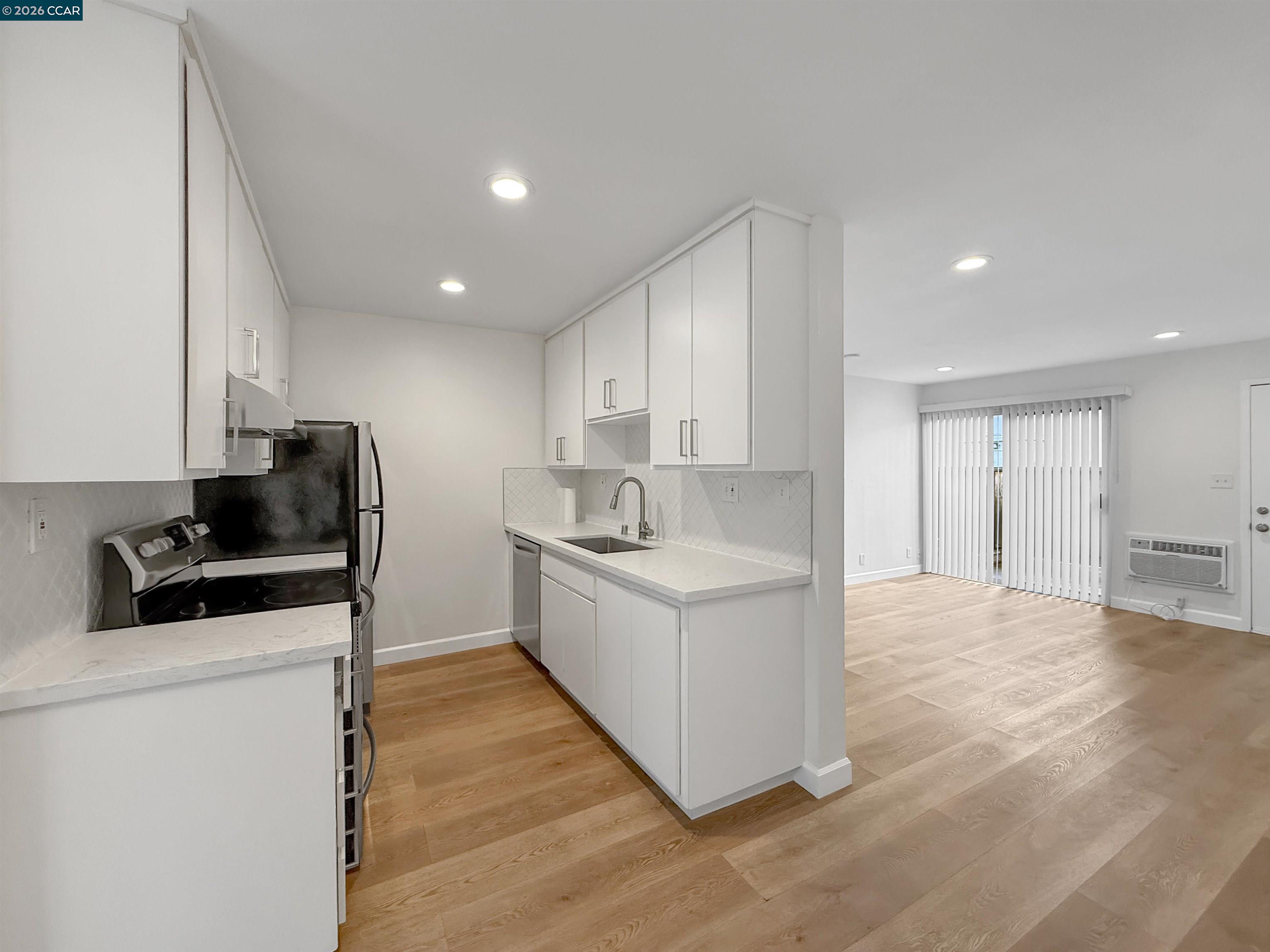 Photo #8: 41132409 Listing: Photo #8