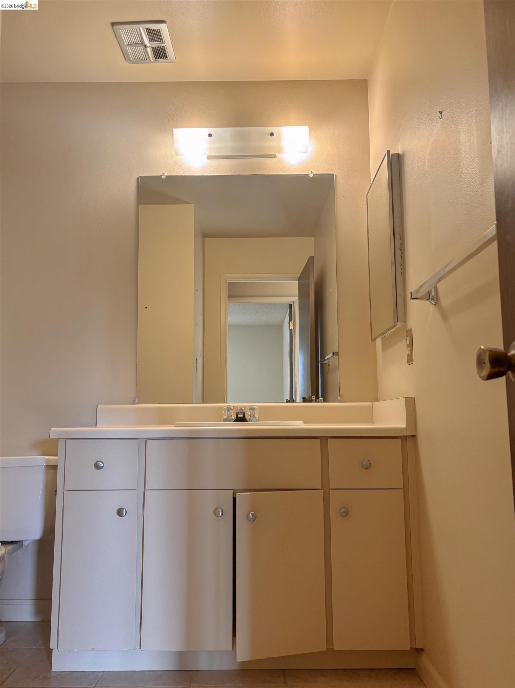 Photo #2: 41132492 Listing: Photo #2