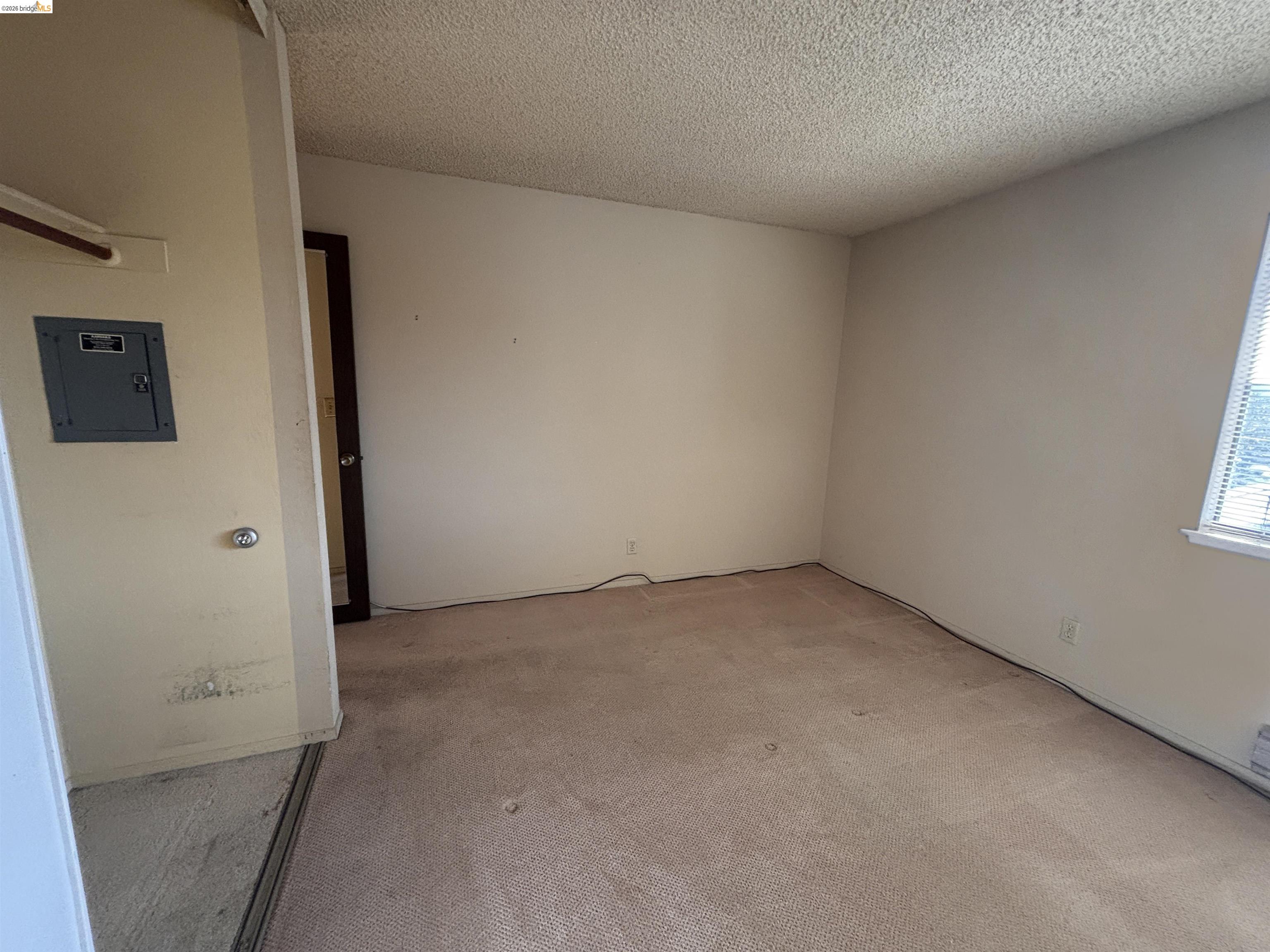 Photo #3: 41132492 Listing: Photo #3