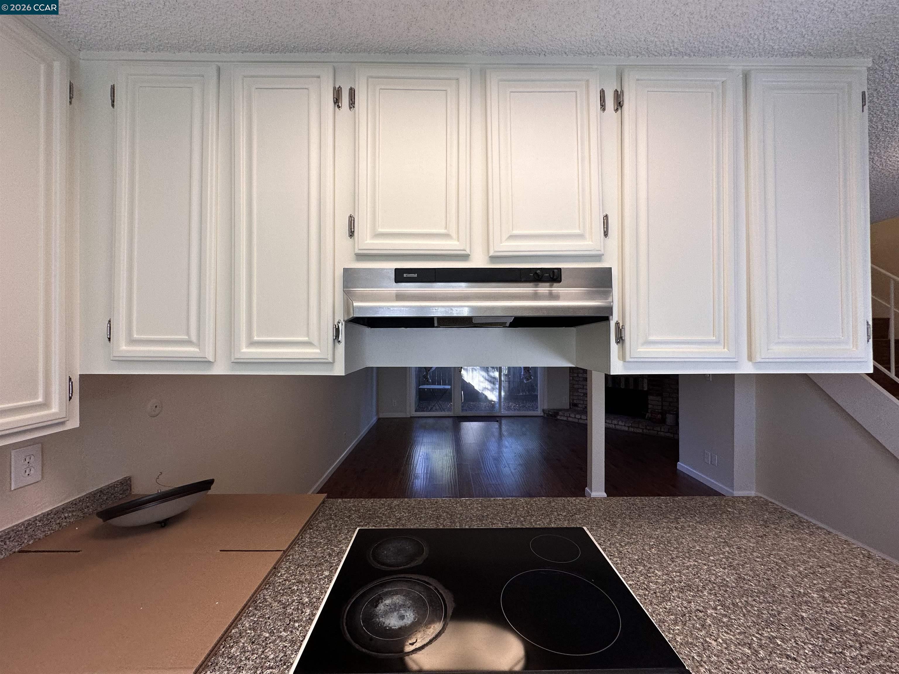 Photo #3: 41132494 Listing: Photo #3