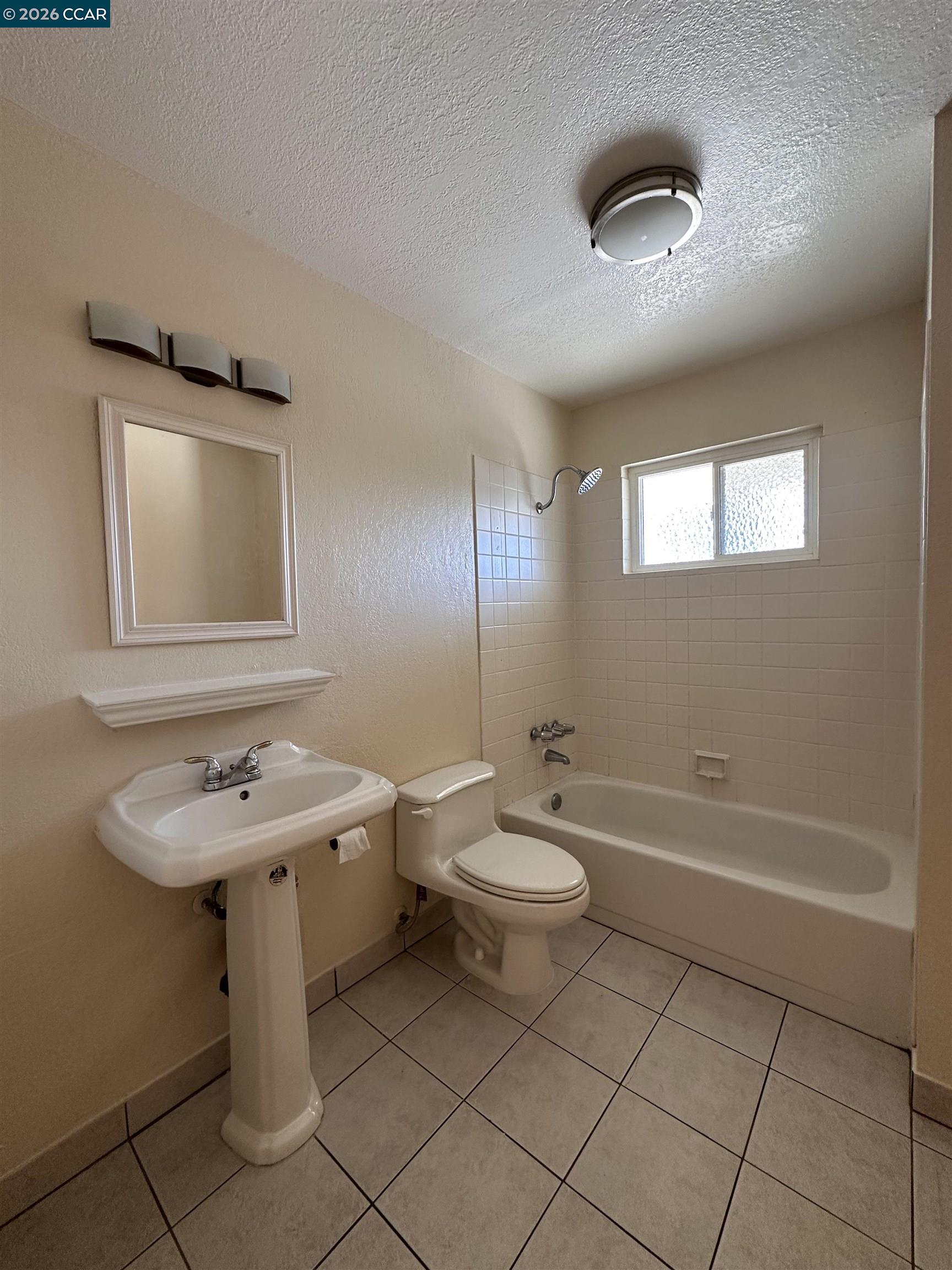 Photo #4: 41132494 Listing: Photo #4