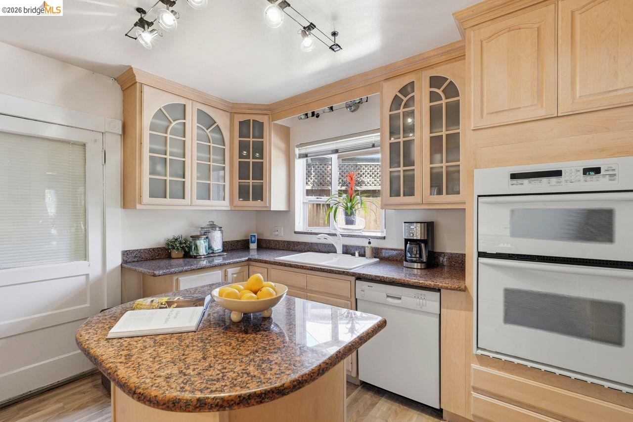 1134 Chatham Rd, Oakland CA 94610 — photo 11