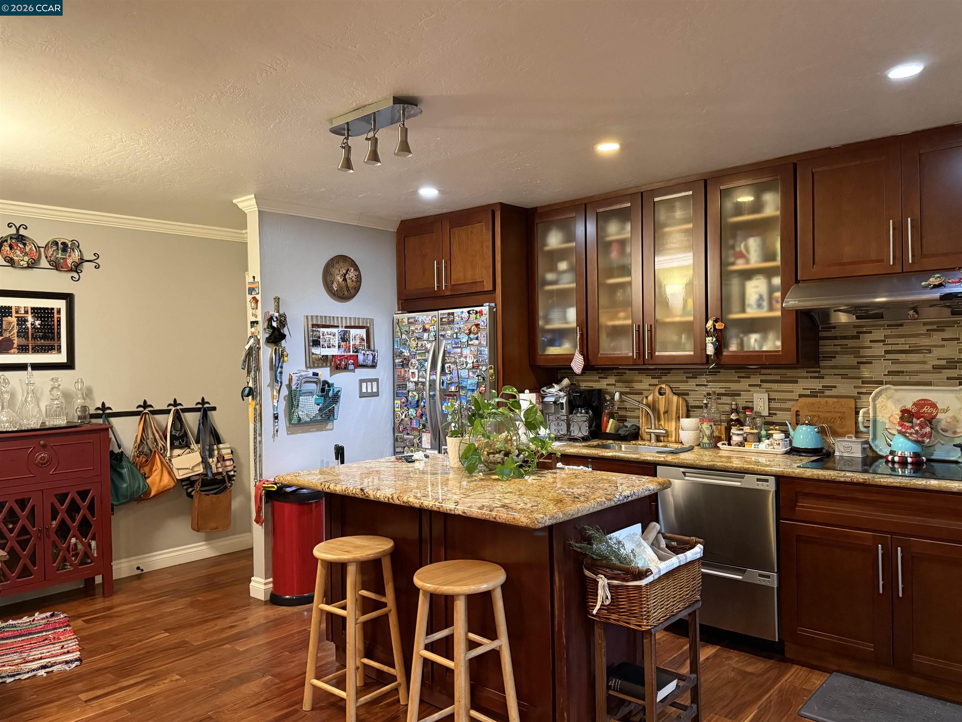 Photo #2: 41132501 Listing: Photo #2