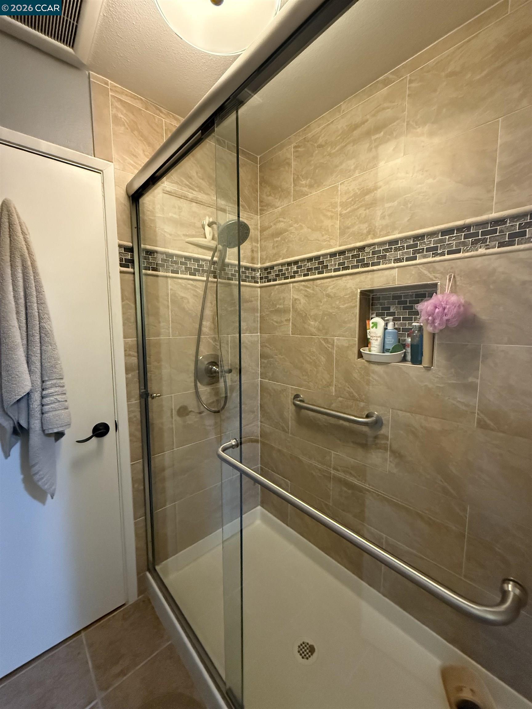 Photo #15: 41132501 Listing: Photo #15