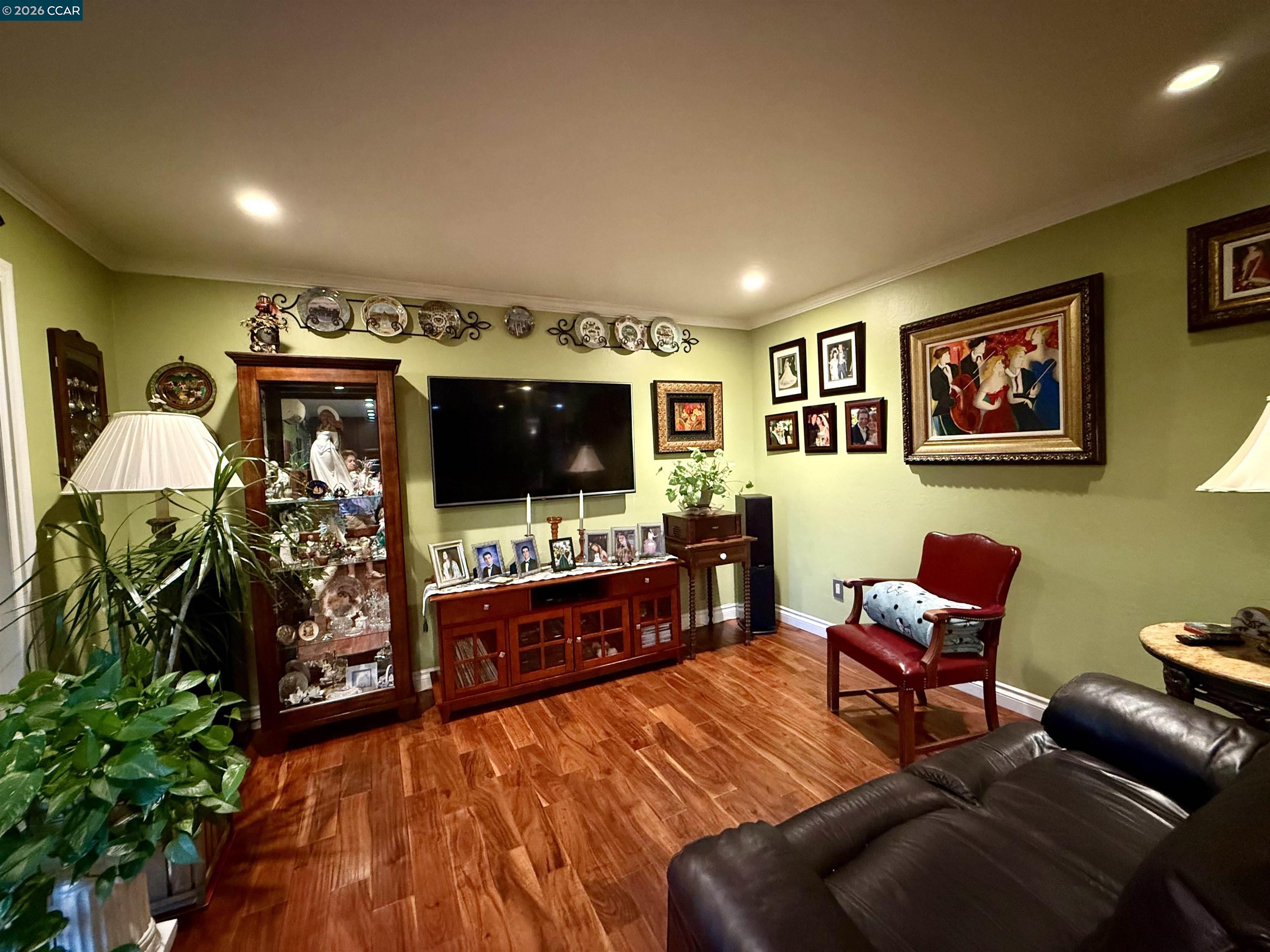 Photo #4: 41132501 Listing: Photo #4