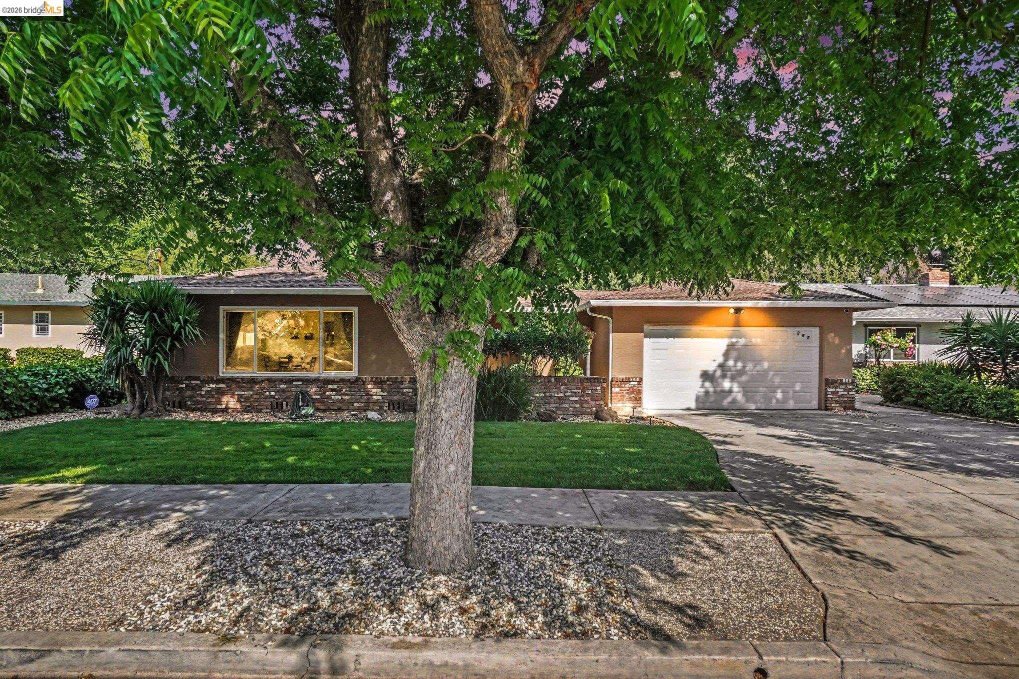 Front Image Thumbnail for EB41132502