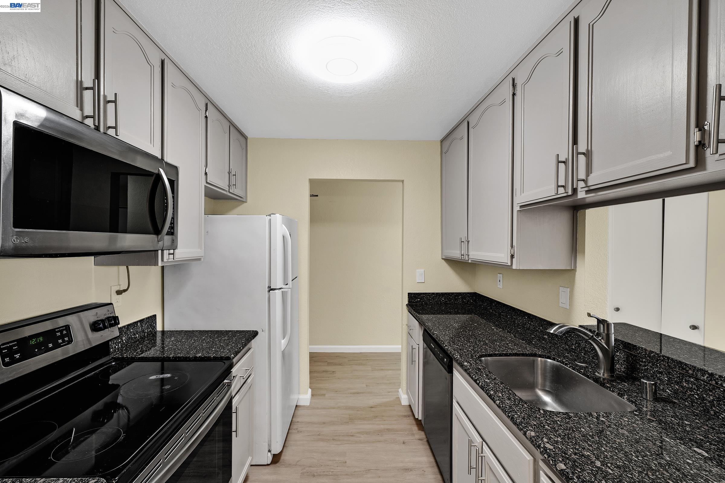 Photo #9: 41132509 Listing: Photo #9