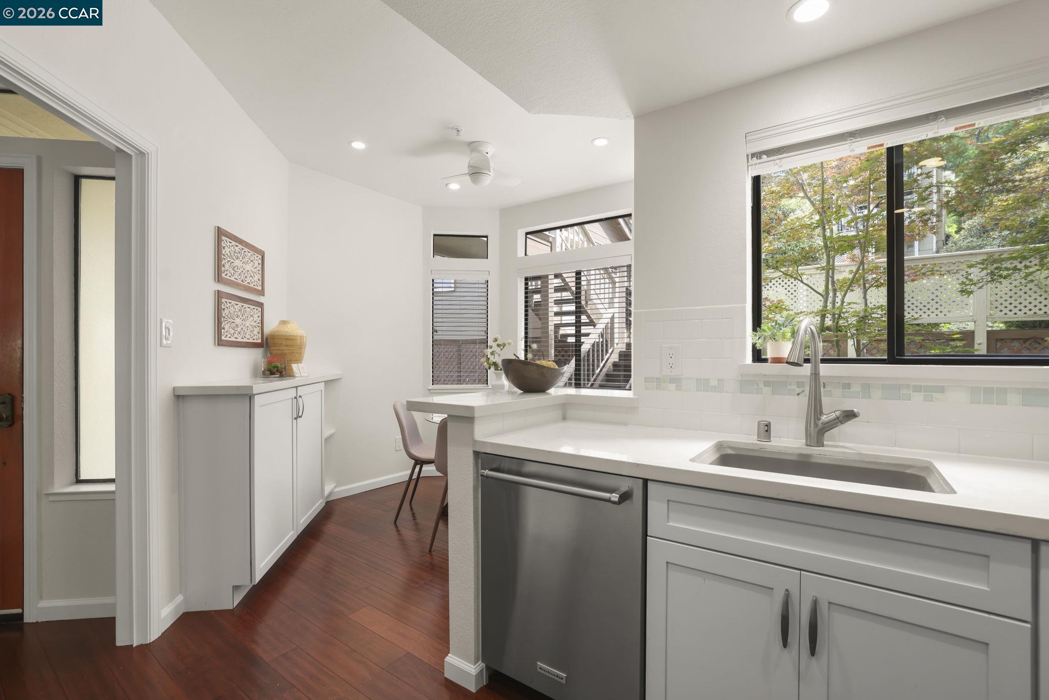 Photo #8: 41132512 Listing: Photo #8