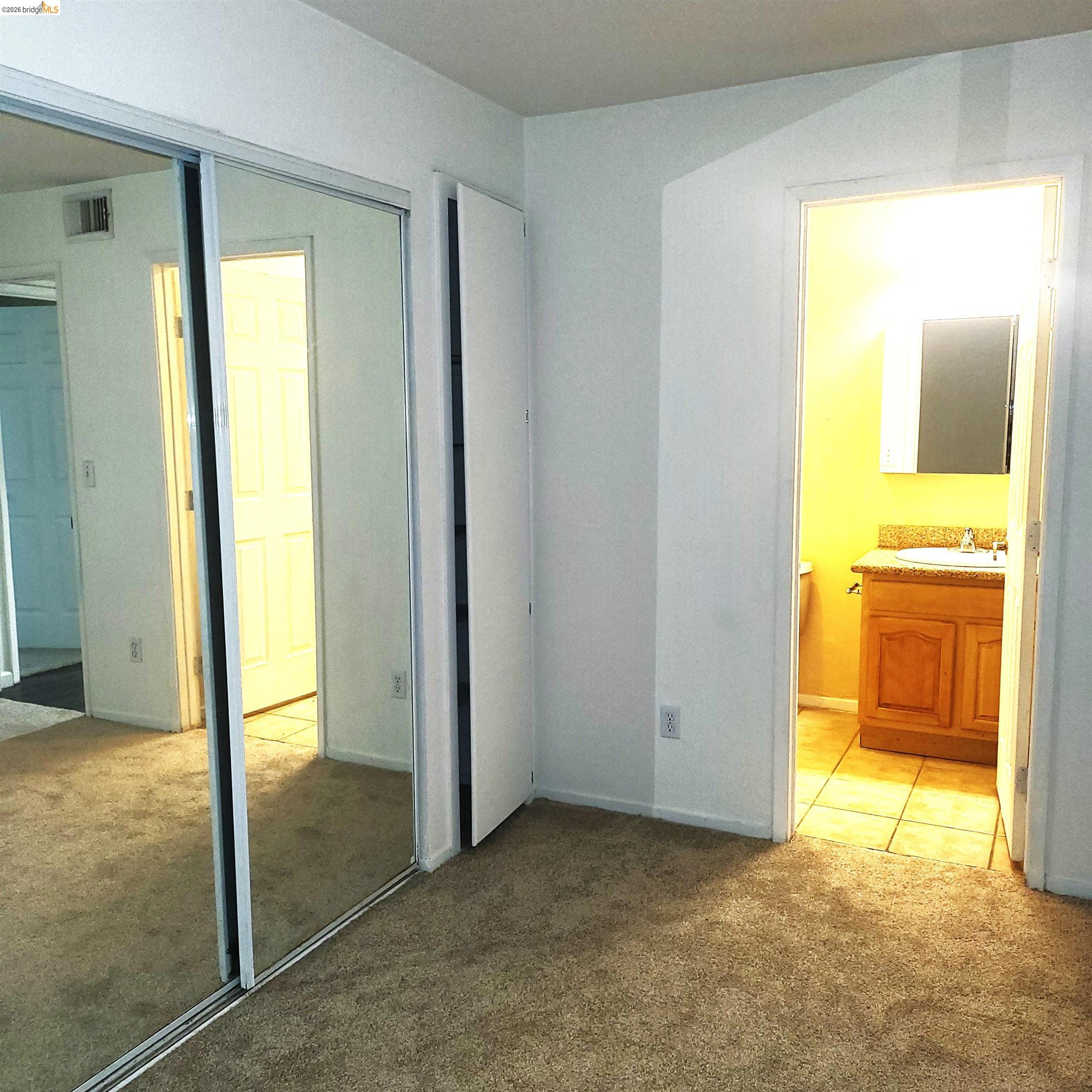 Photo #12: 41132518 Listing: Photo #12