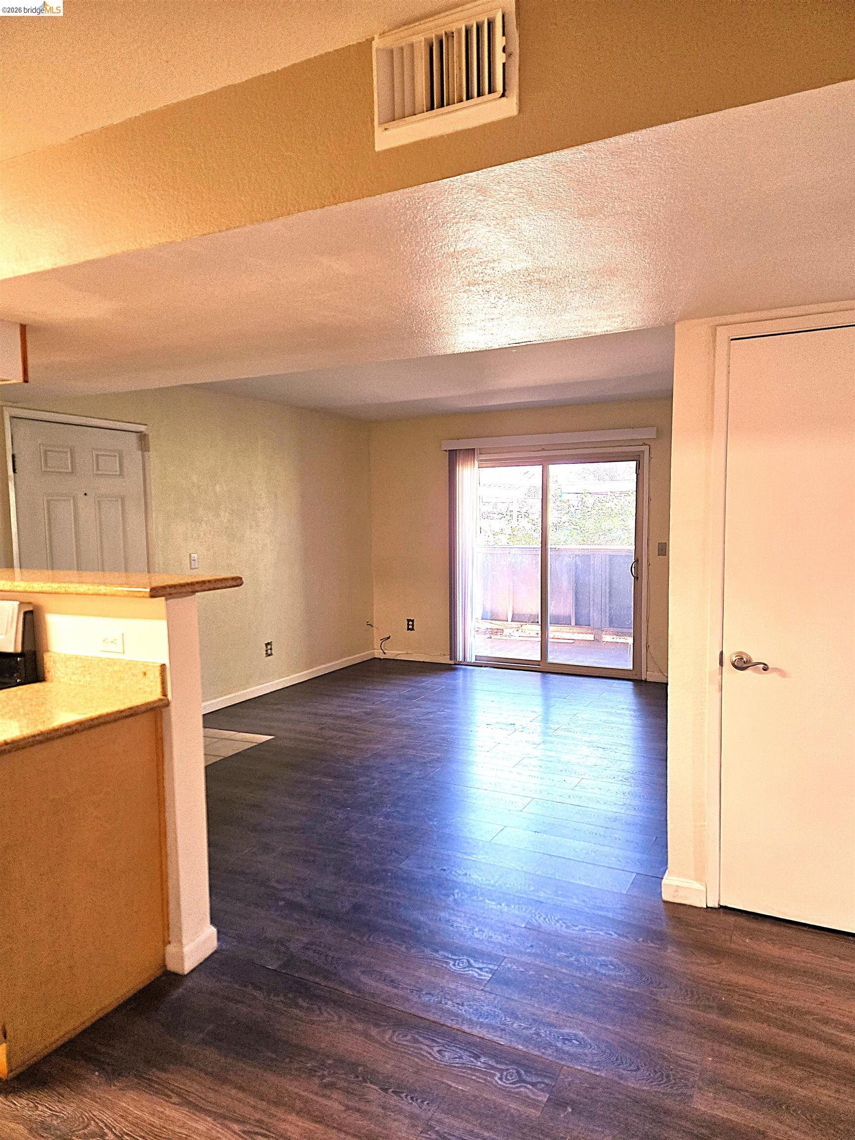 Photo #4: 41132518 Listing: Photo #4