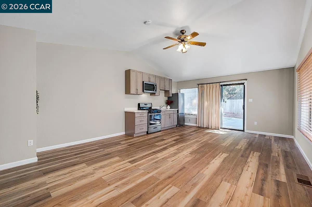 Front Image Thumbnail for CC41132551