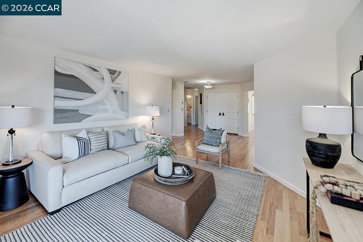 Photo #6: 41132552 Listing: Photo #6