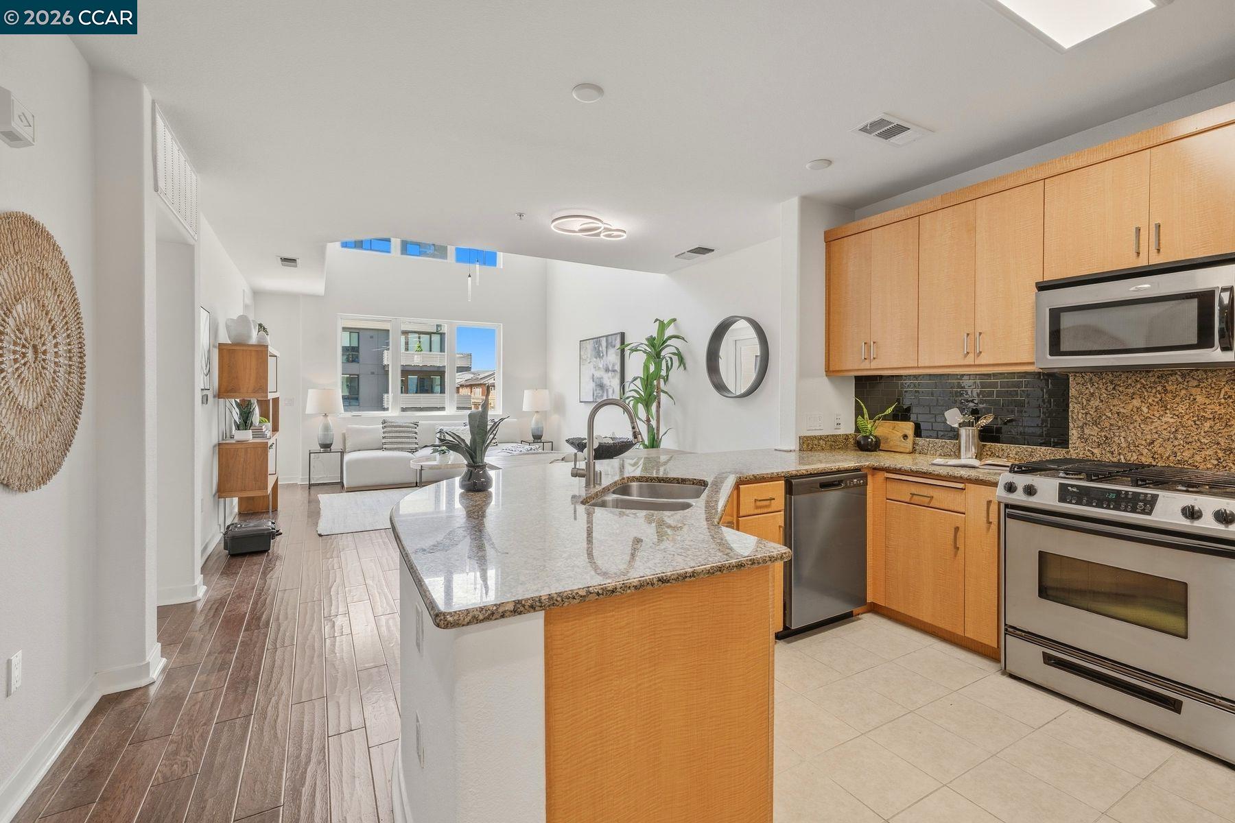 Photo #2: 41132662 Listing: Photo #2