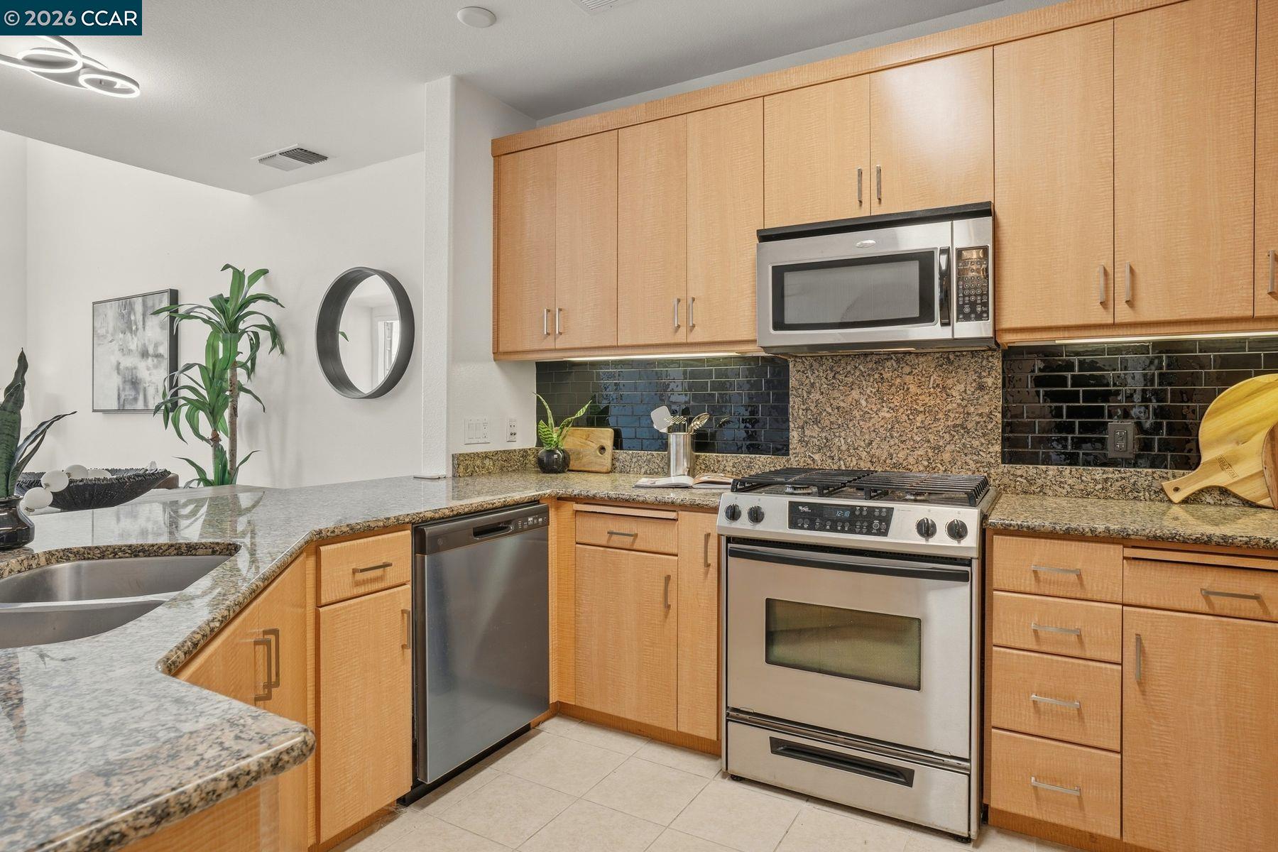 Photo #3: 41132662 Listing: Photo #3