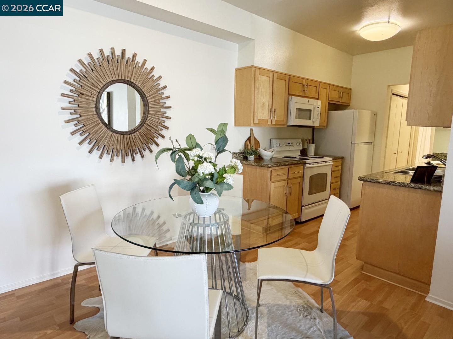 Photo #4: 41132669 Listing: Photo #4