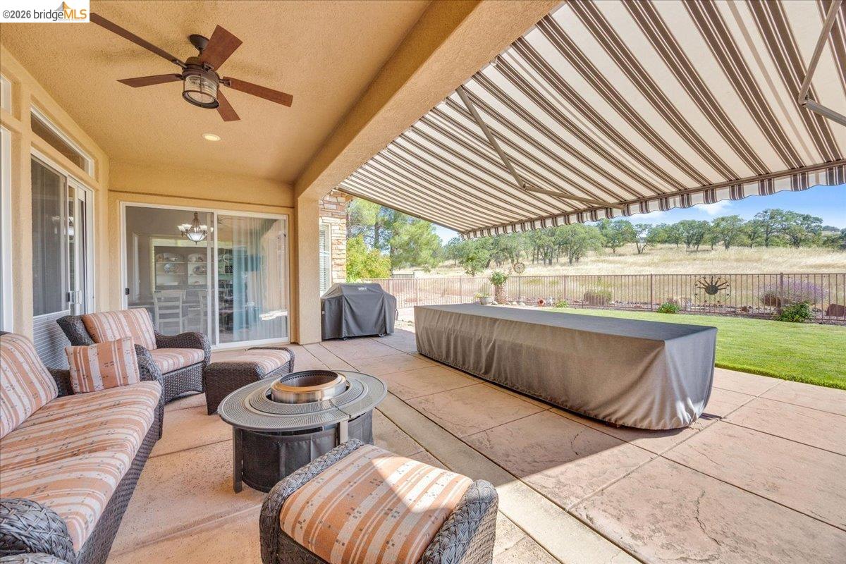 158 Rock Ridge Ln, Copperopolis CA 95228 — photo 2