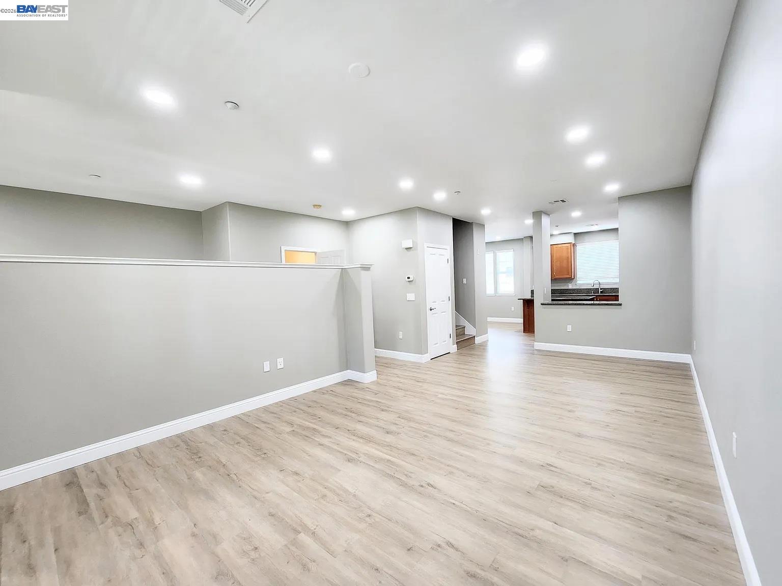 Photo #4: 41132704 Listing: Photo #4