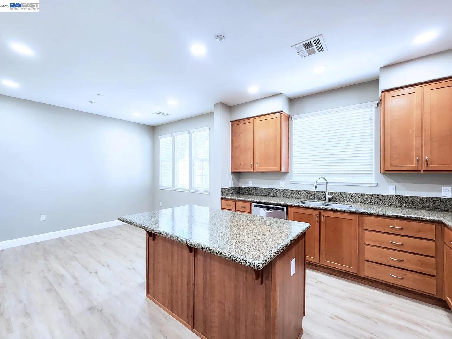 Photo #9: 41132704 Listing: Photo #9