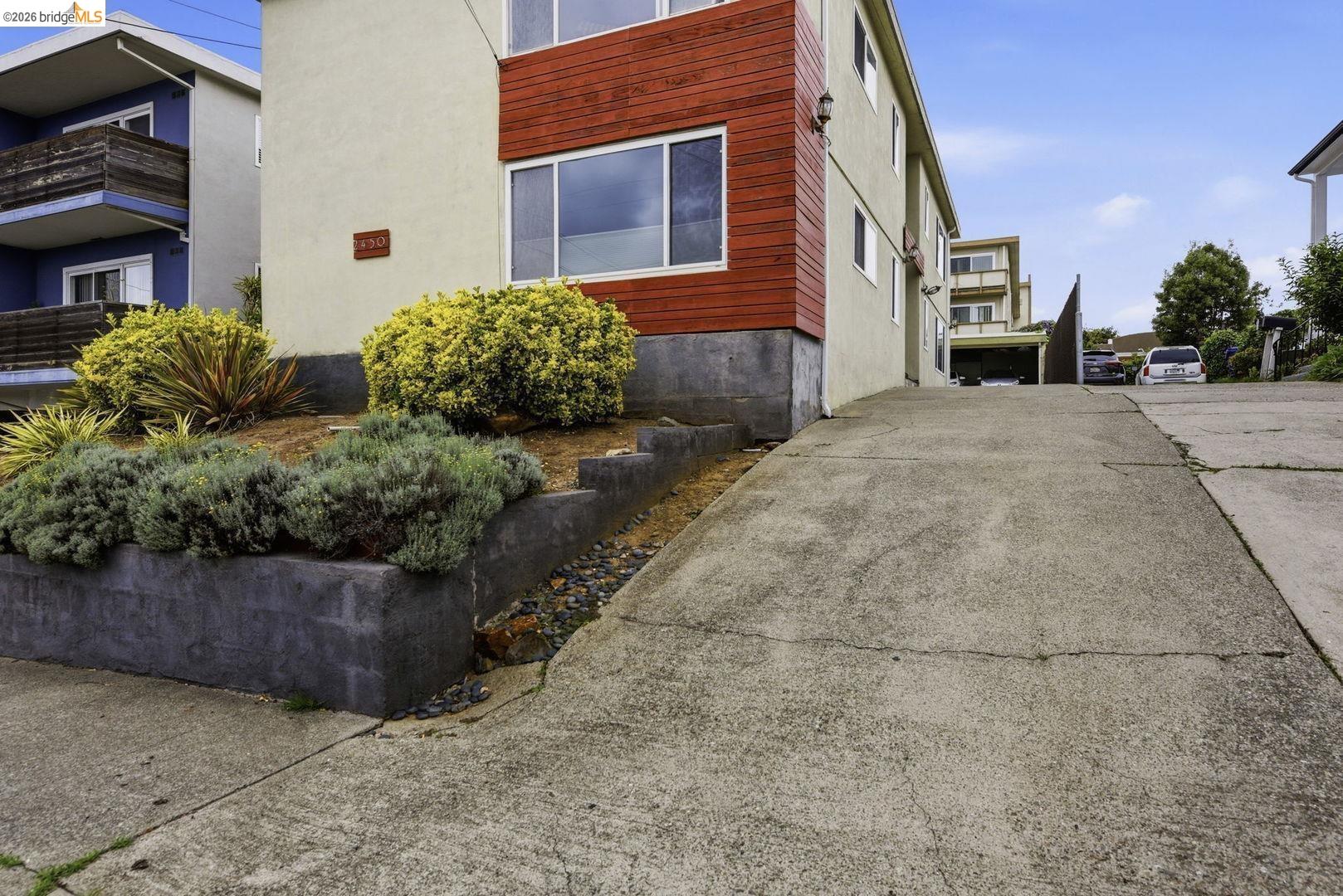 Photo #3: 41132724 Listing: Photo #3