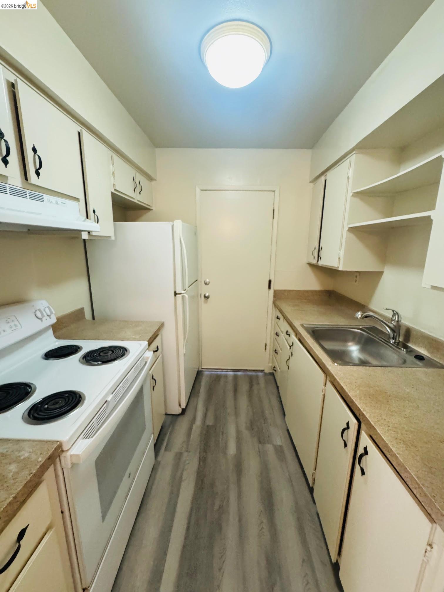 Photo #4: 41132750 Listing: Photo #4