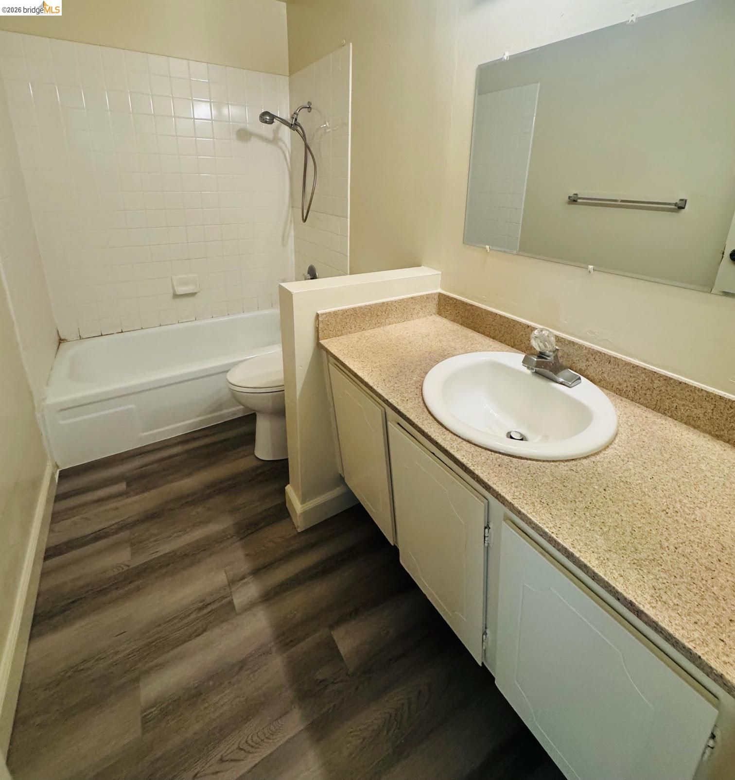 Photo #8: 41132750 Listing: Photo #8