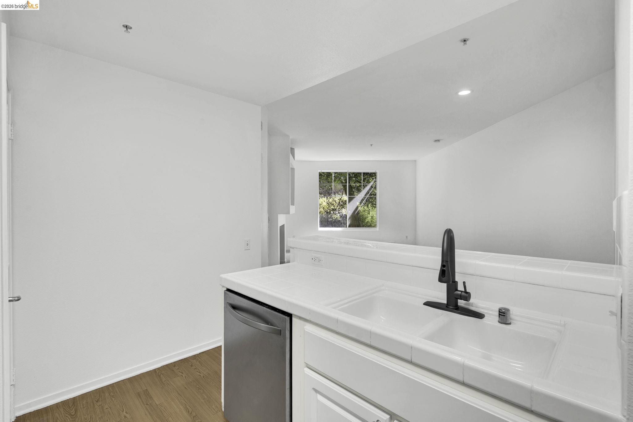 Photo #6: 41132791 Listing: Photo #6