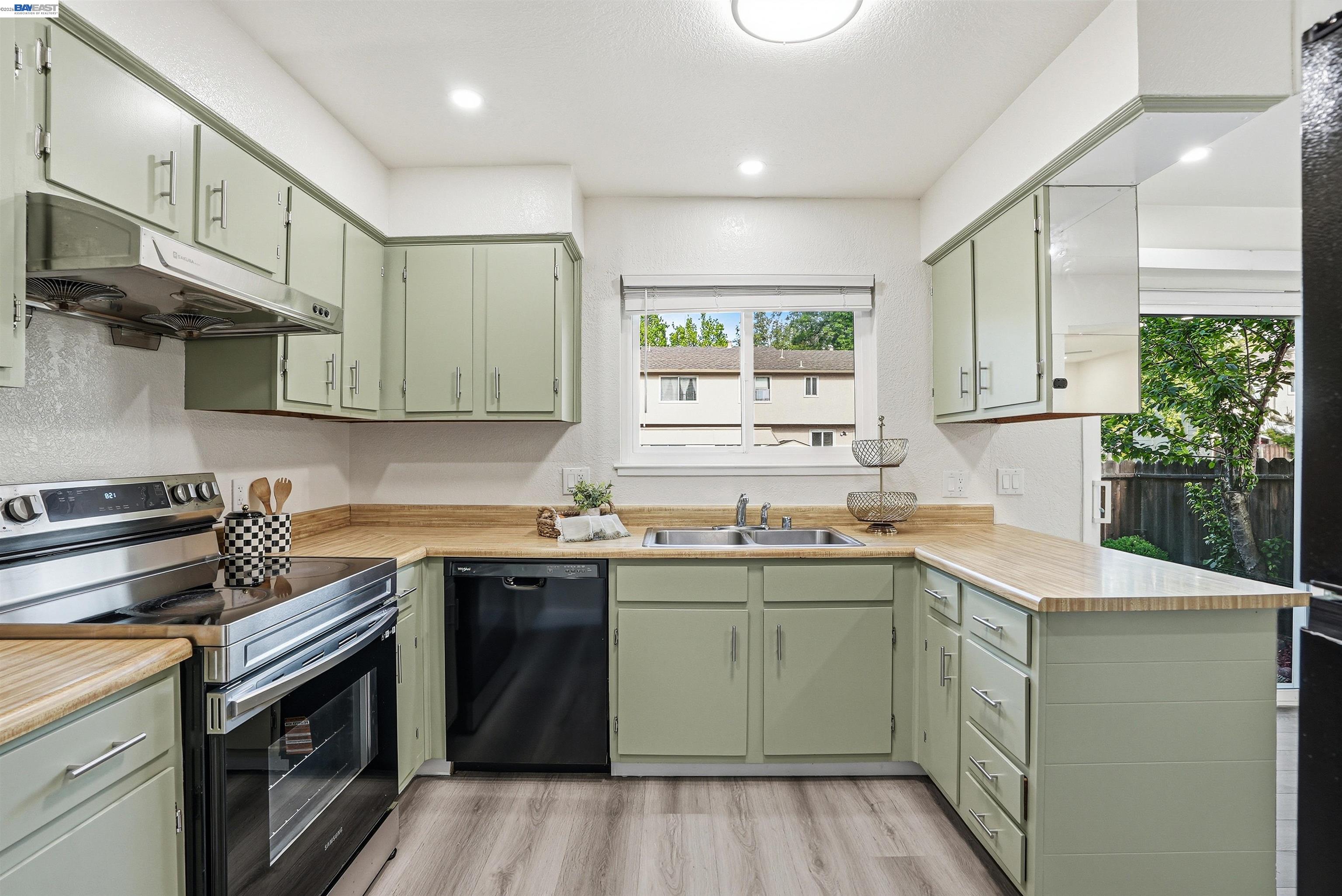 Photo #8: 41132804 Listing: Photo #8