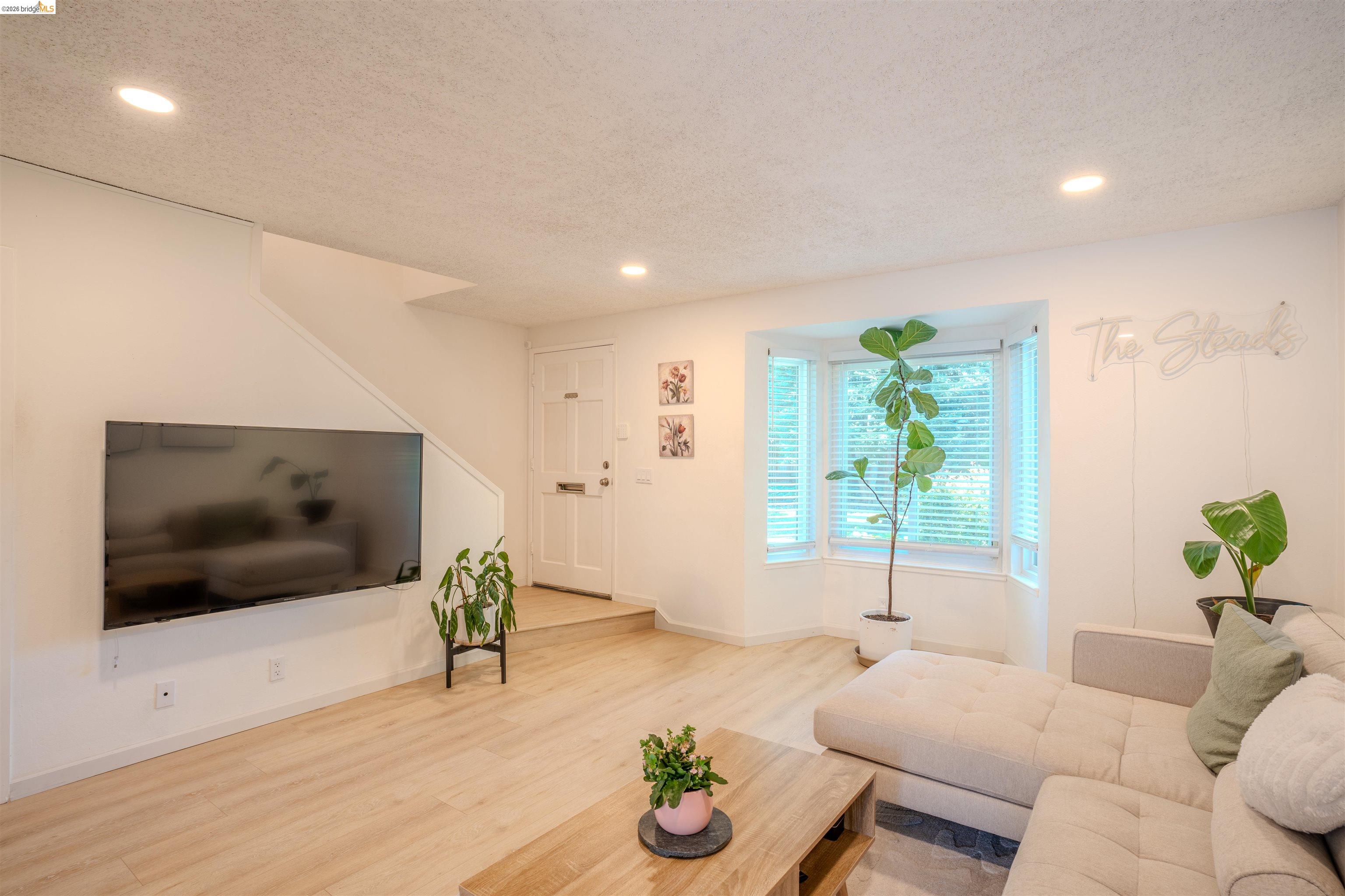 Photo #2: 41132809 Listing: Photo #2