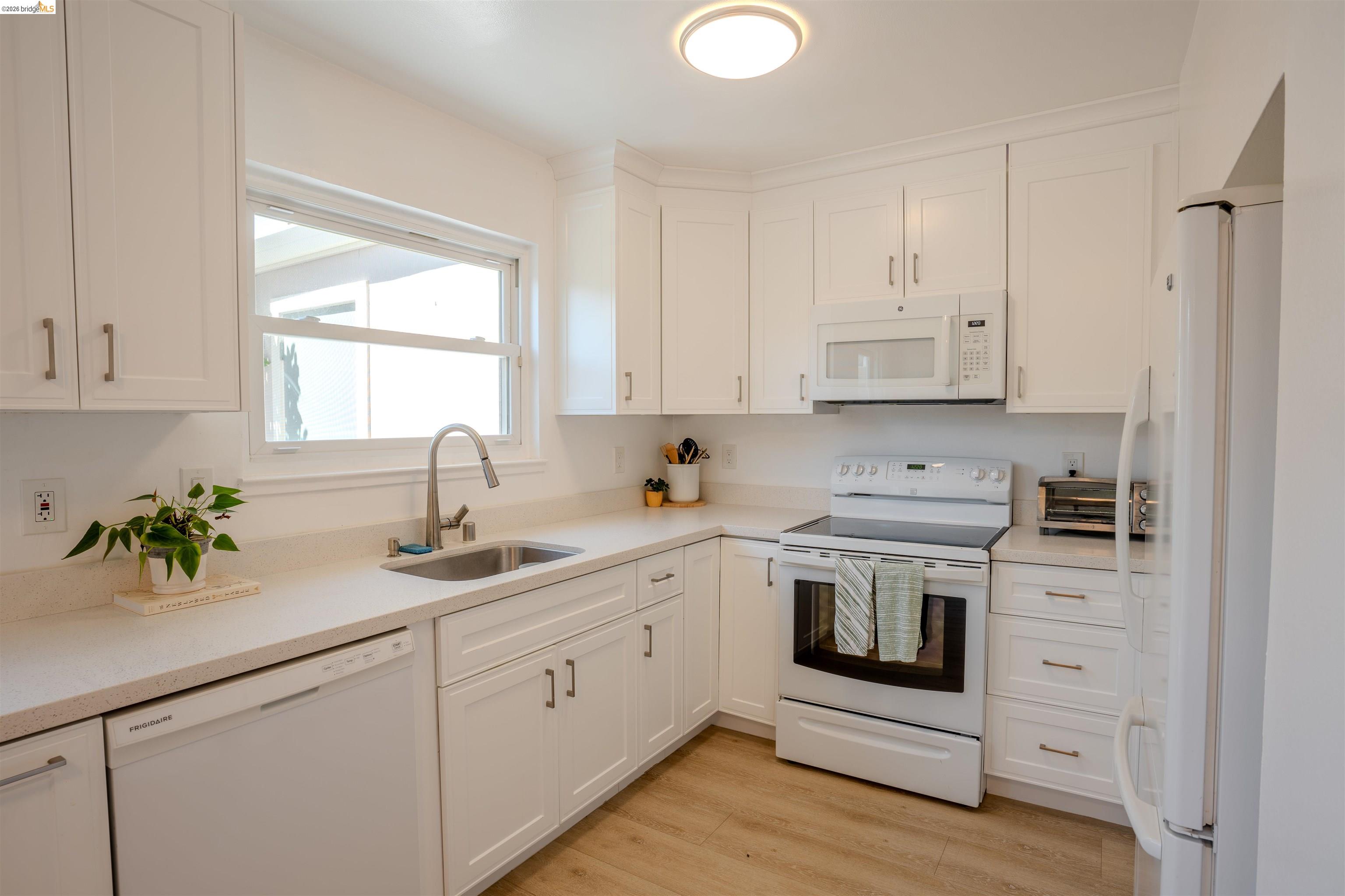 Photo #3: 41132809 Listing: Photo #3