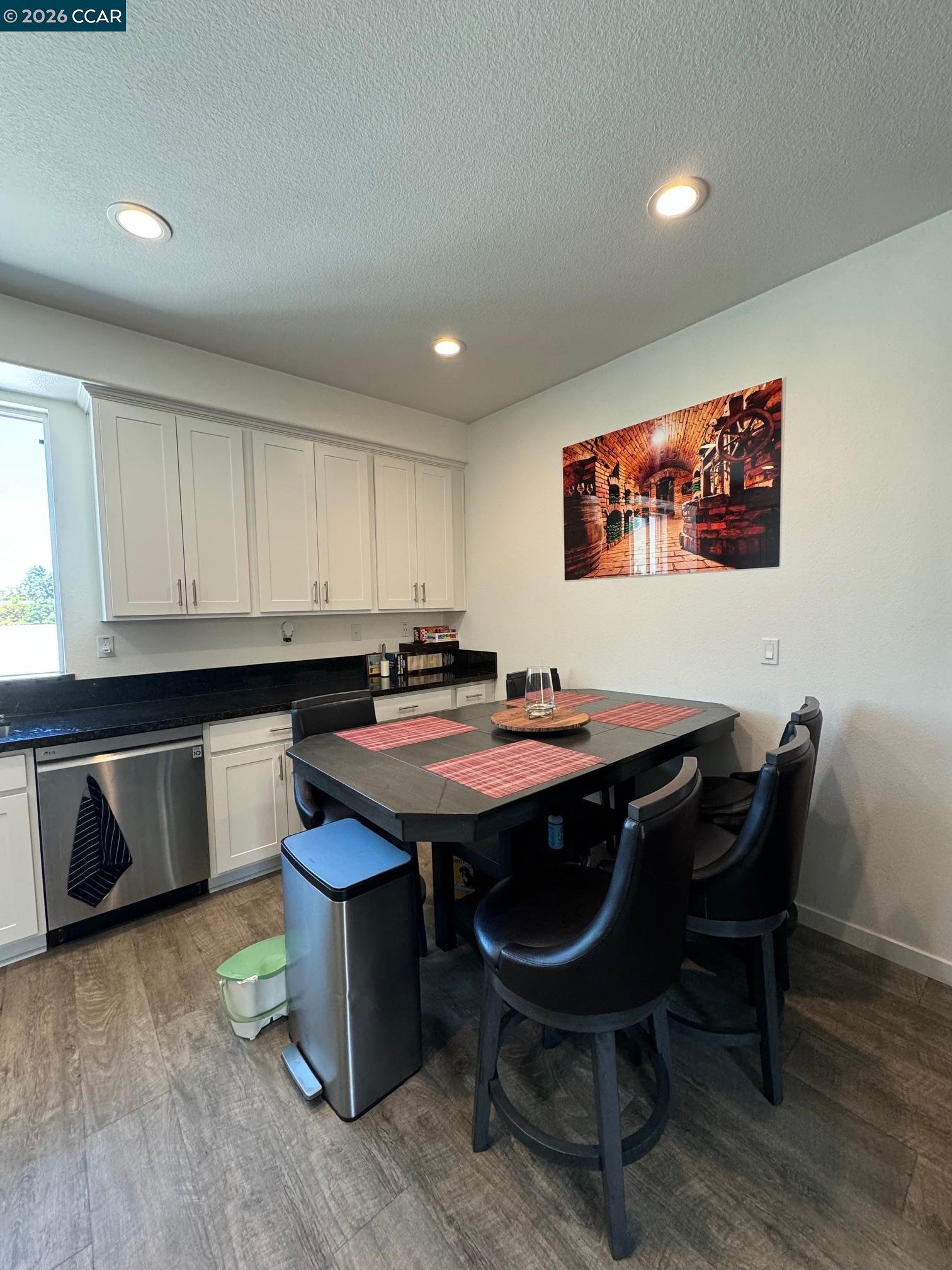 Photo #2: 41132848 Listing: Photo #2