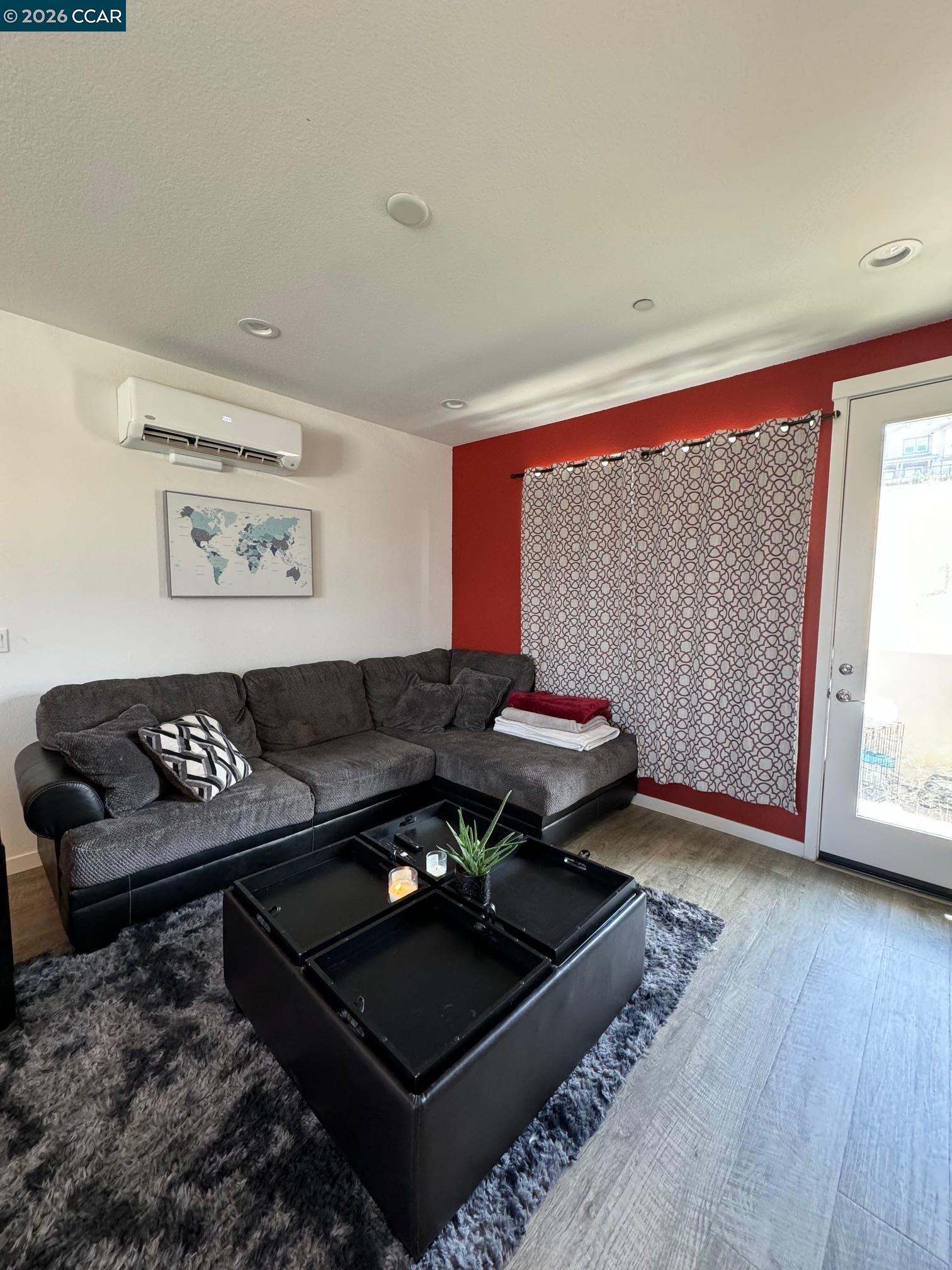 Photo #3: 41132848 Listing: Photo #3