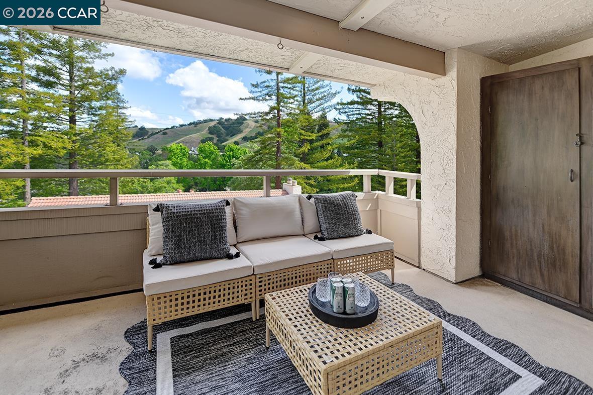 <p>Featured East Bay Listings</p>
